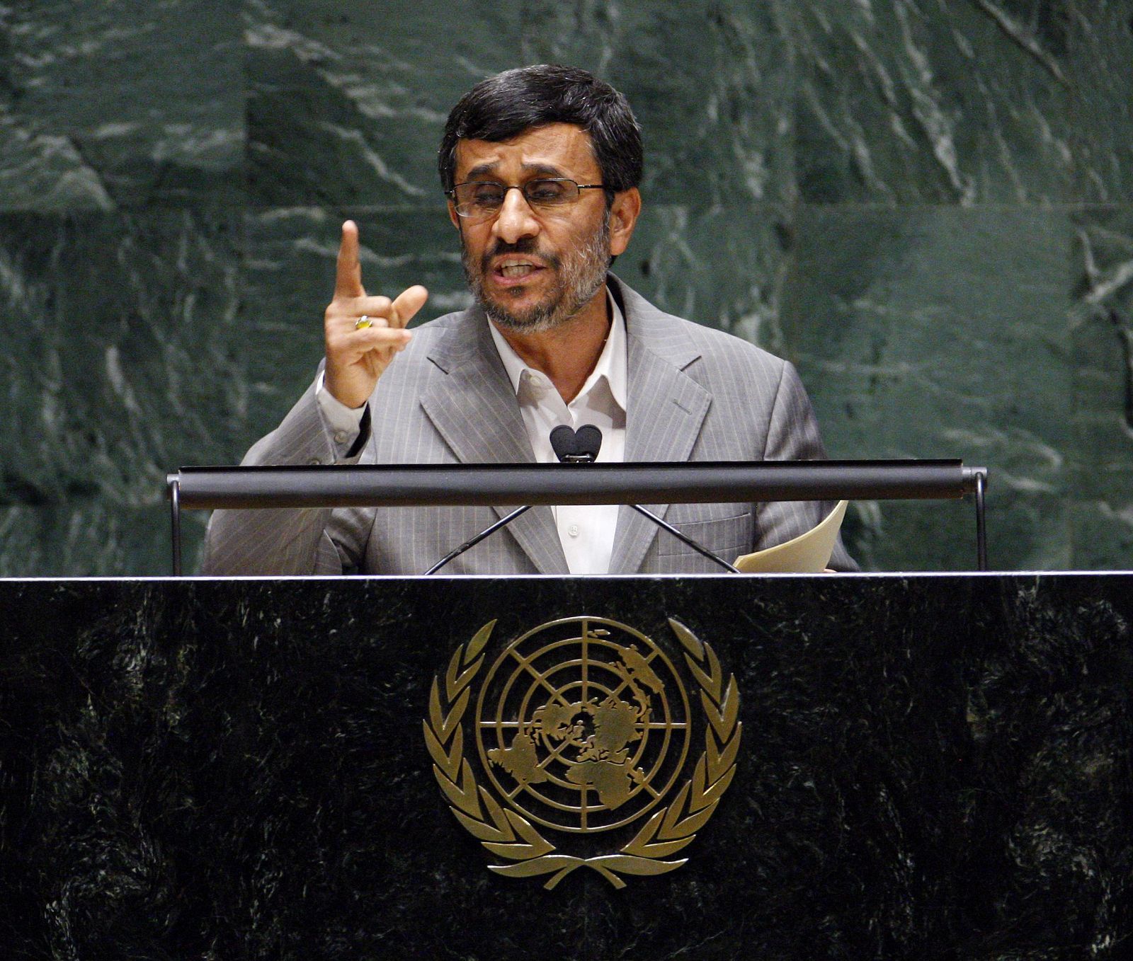 El presidente iraní, Mahmud Ahmadineyad, durante su intervención en la Conferencia de Revisión del Tratado de No Proliferación Nuclear en la sede de la ONU en Nueva York.