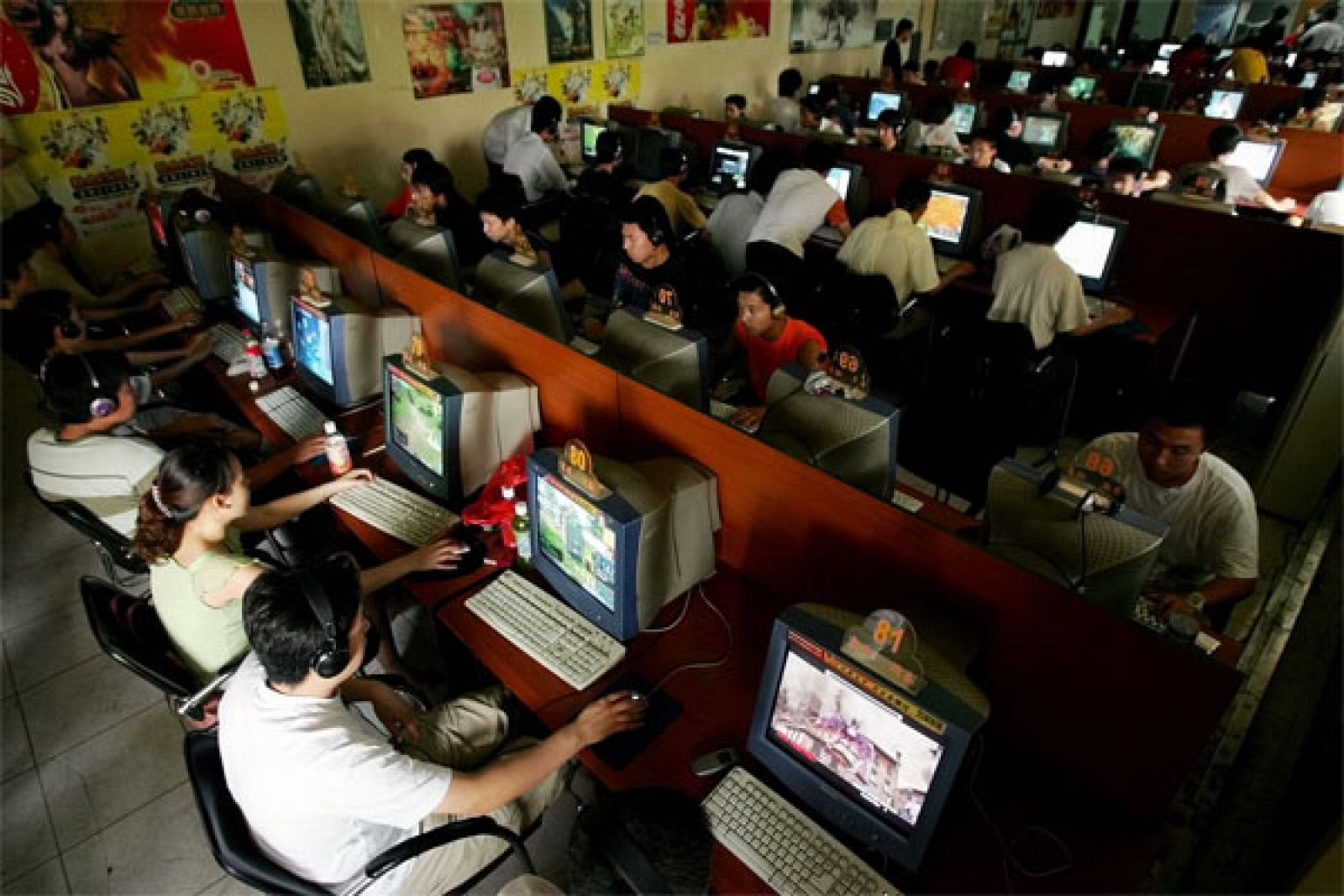 Un cibercafé en China, una forma de acceder muy popular entre los internautas.