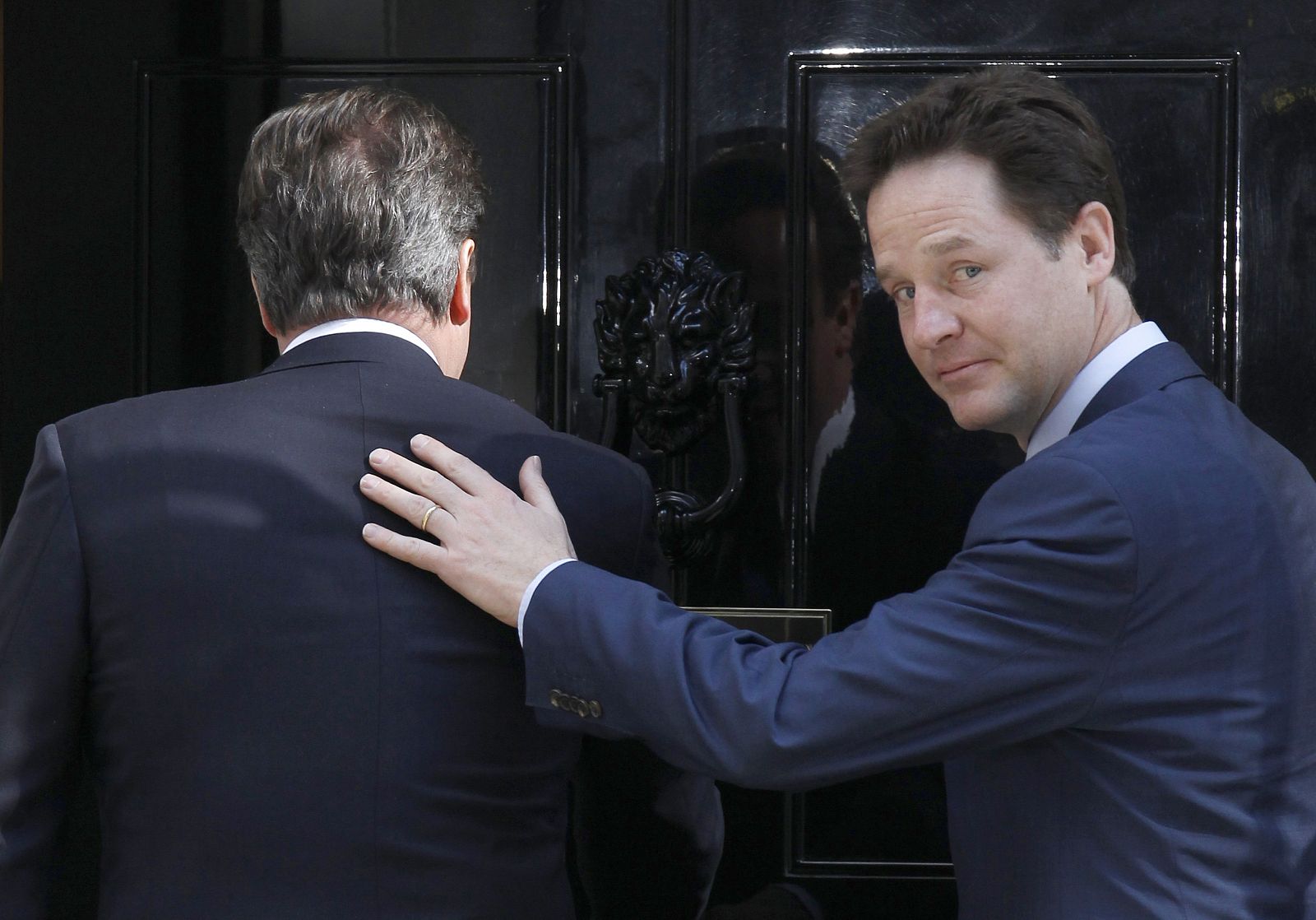Cameron y Clegg juntos por primera vez en Downing Street este miércoles por la mañana
