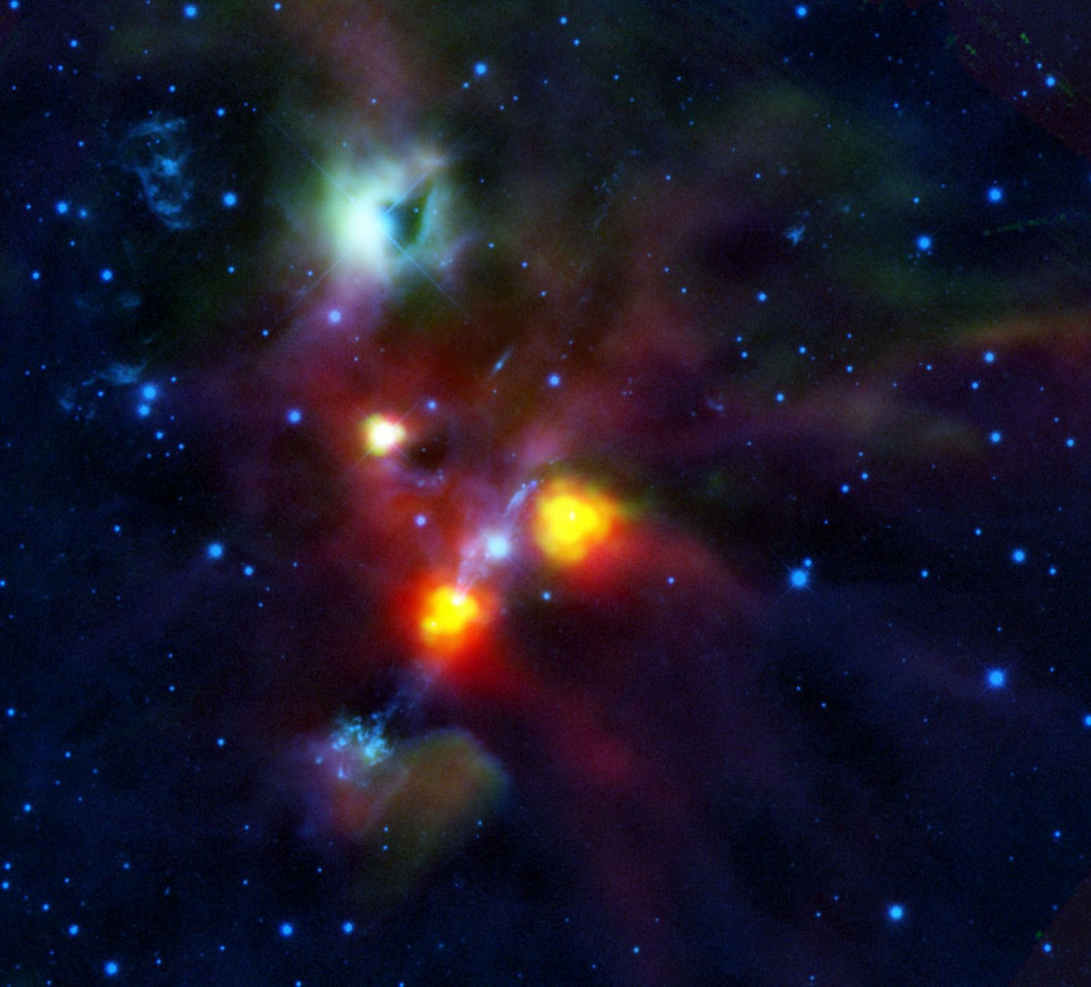 En la imagen, 'NGC 1999' es la nube verde teñida que aparece hacia  la parte superior de la foto. La mancha oscura a la derecha es el agujero negro.