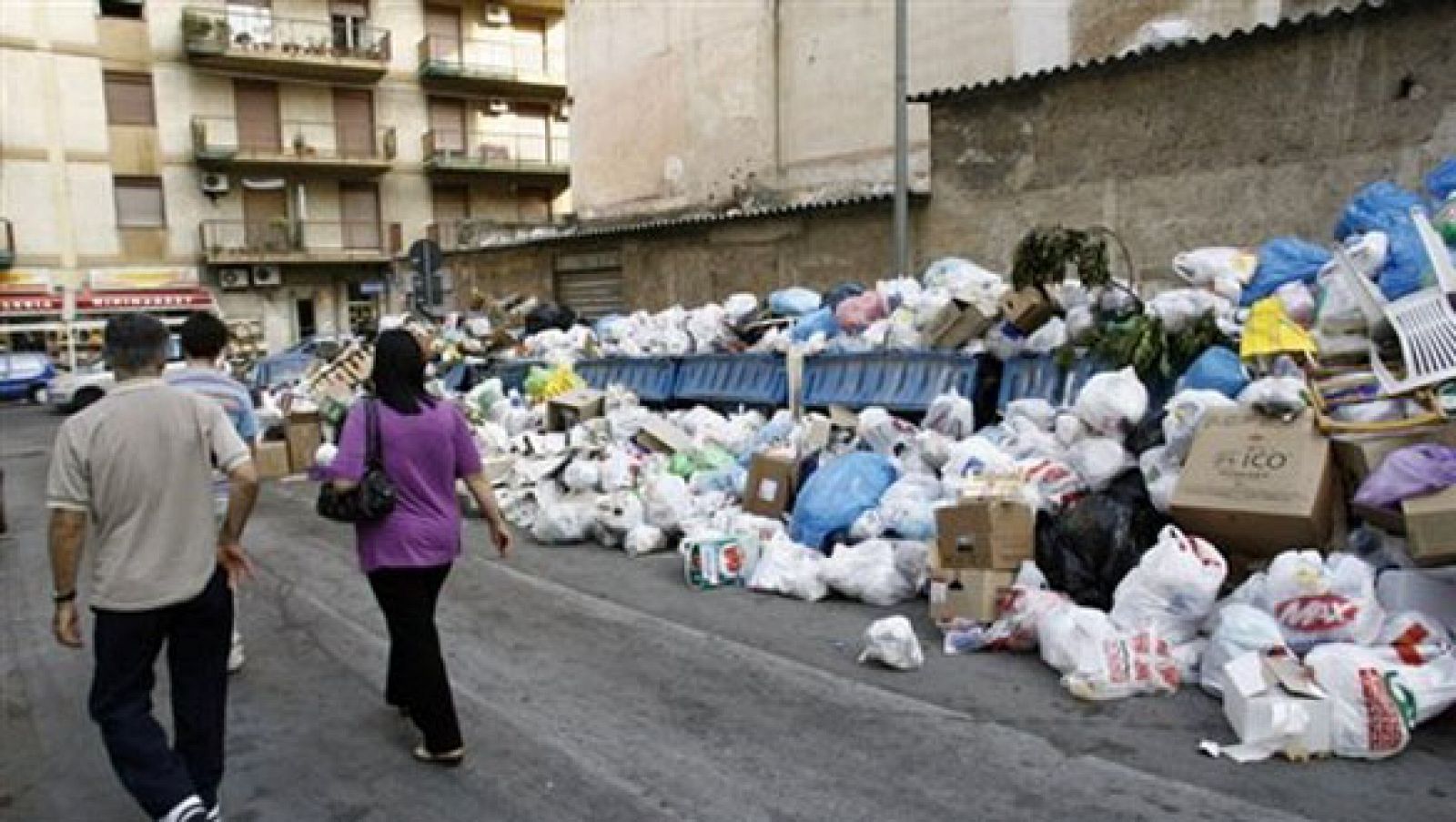 Basura acumulada en las calles de Palermo