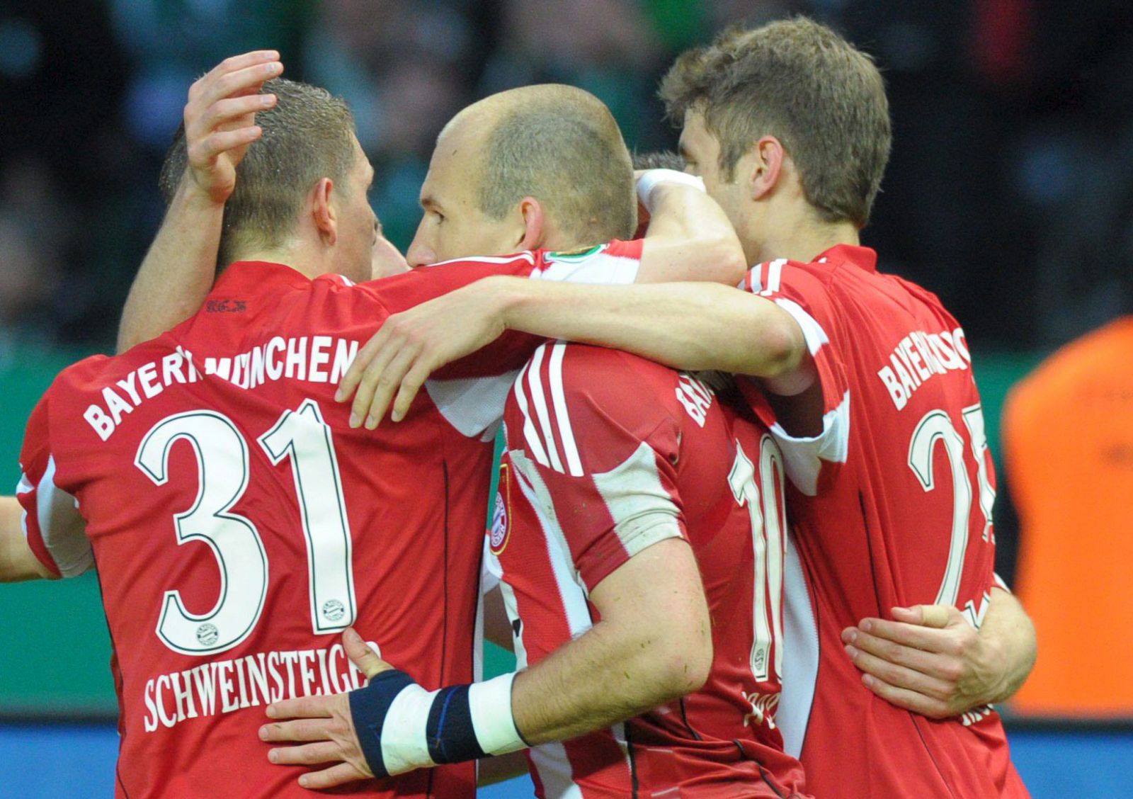 Los jugadores del Bayern de Múnich celebran uno de los cuatro goles.