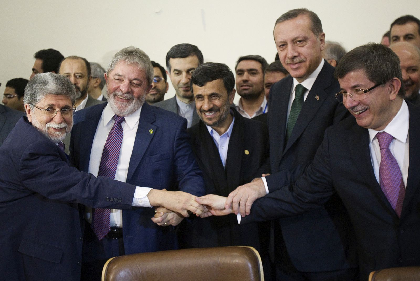 Los tres líderes tras la firma del nuevo tratado