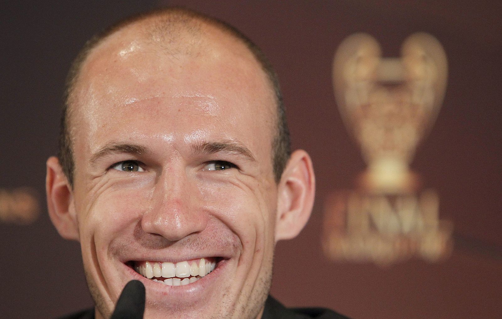 El centrocampista holandés del Bayern de Munich Arjen Robben, durante la conferencia de prensa que ha ofrecido en Madrid.