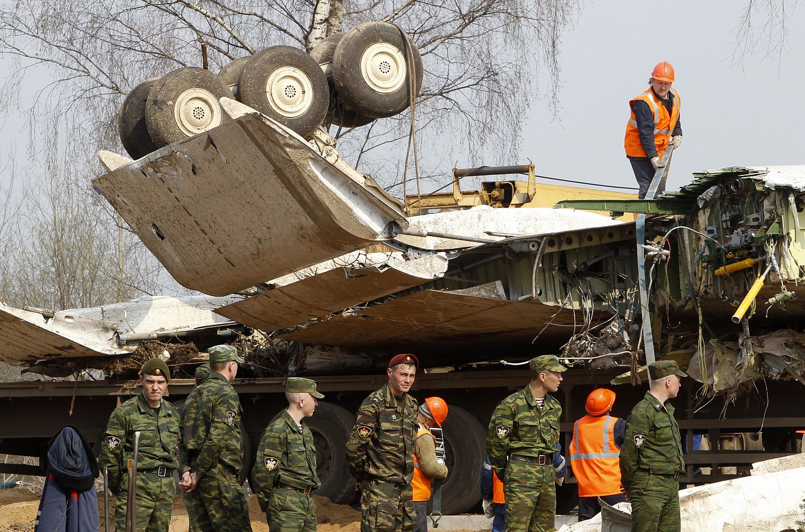 Restos del avión siniestrado el pasado 10 de abril en Rusia
