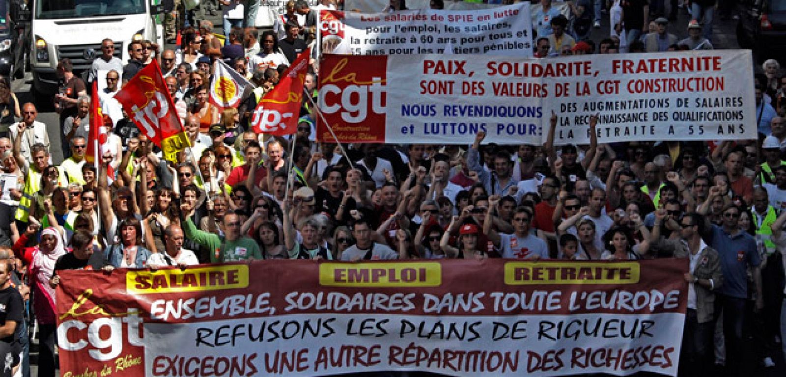 Más de 800.000 personas han participado en la manifestación organizada en París, según los sindicatos convocantes.
