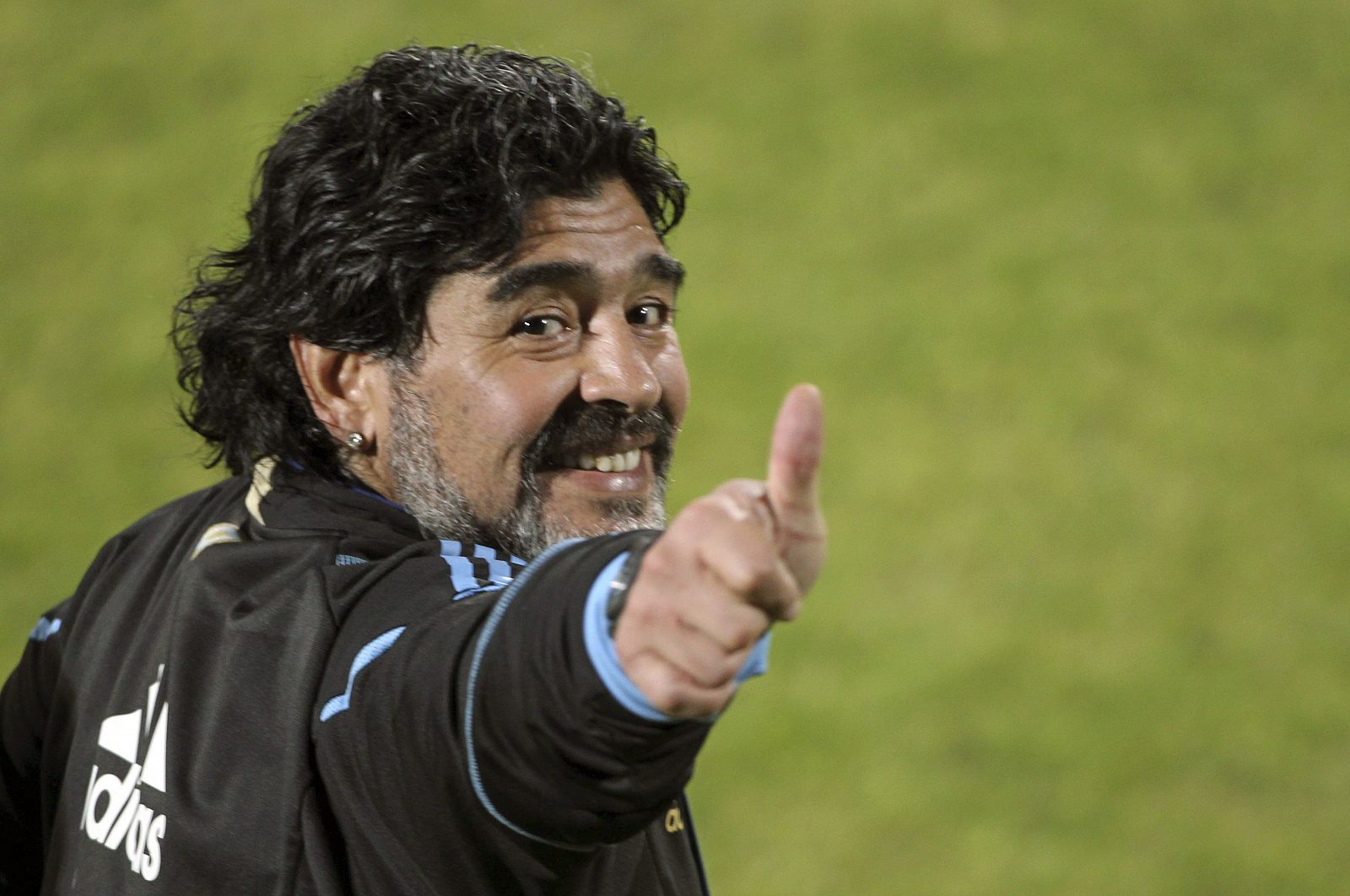 Maradona ha dado luz verde a sus jugadores para tener relaciones sexuales con sus parejas.