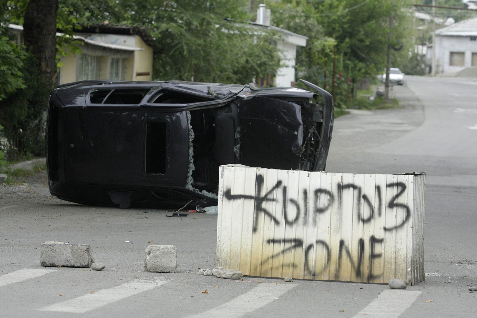 'Zona kirguiz', reza un cartel en una calle de Osh