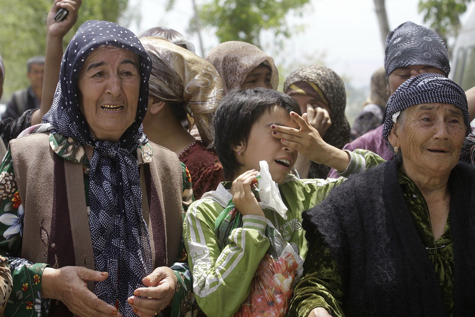 Refugiados a la espera de obtener permiso para poder desplazarse a Uzbekistan