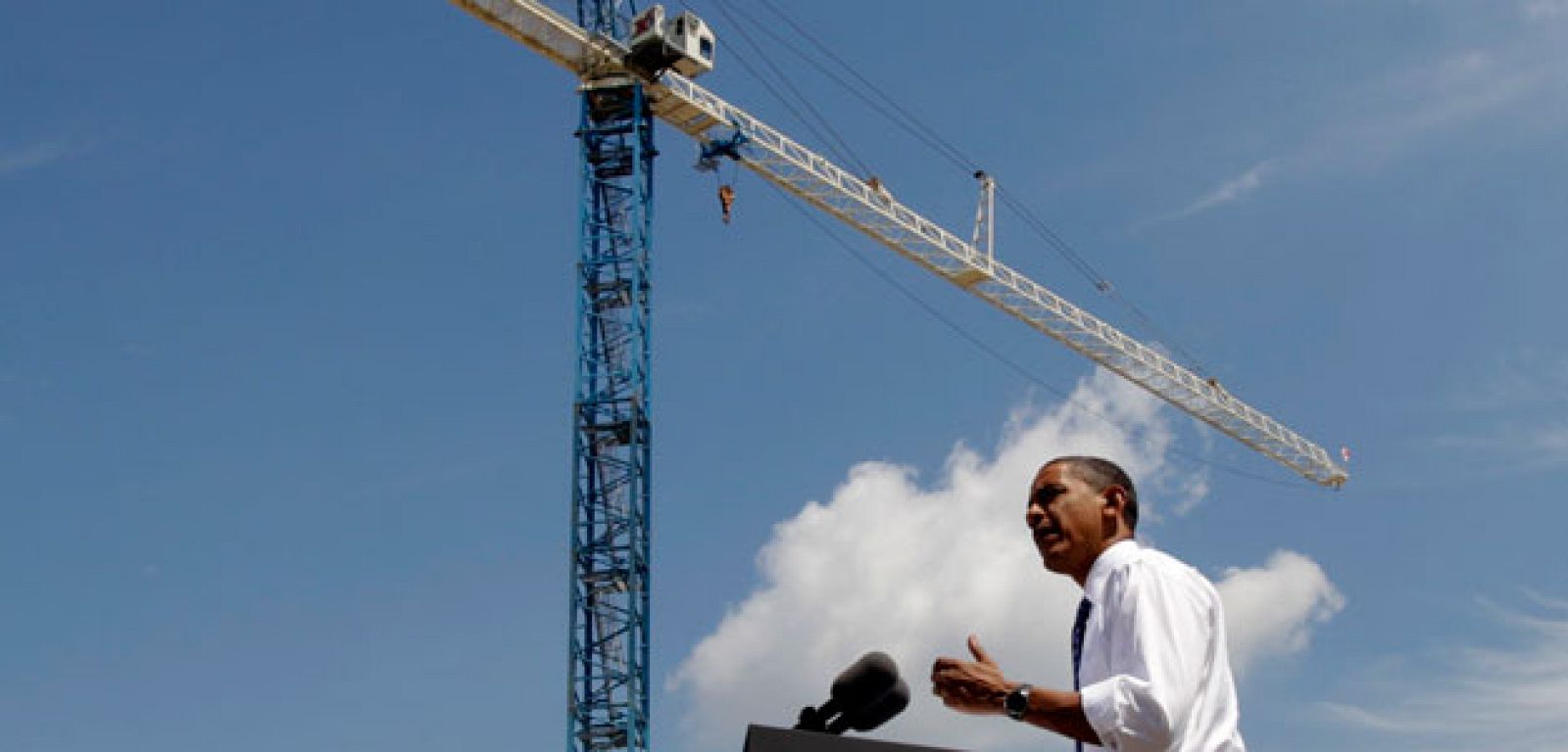 El presidente de EE.UU., Barack Obama, pronuncia su discurso en las obras de una carretera en Columbus, Ohio, financiada por la Ley para la Recuperación Económica.