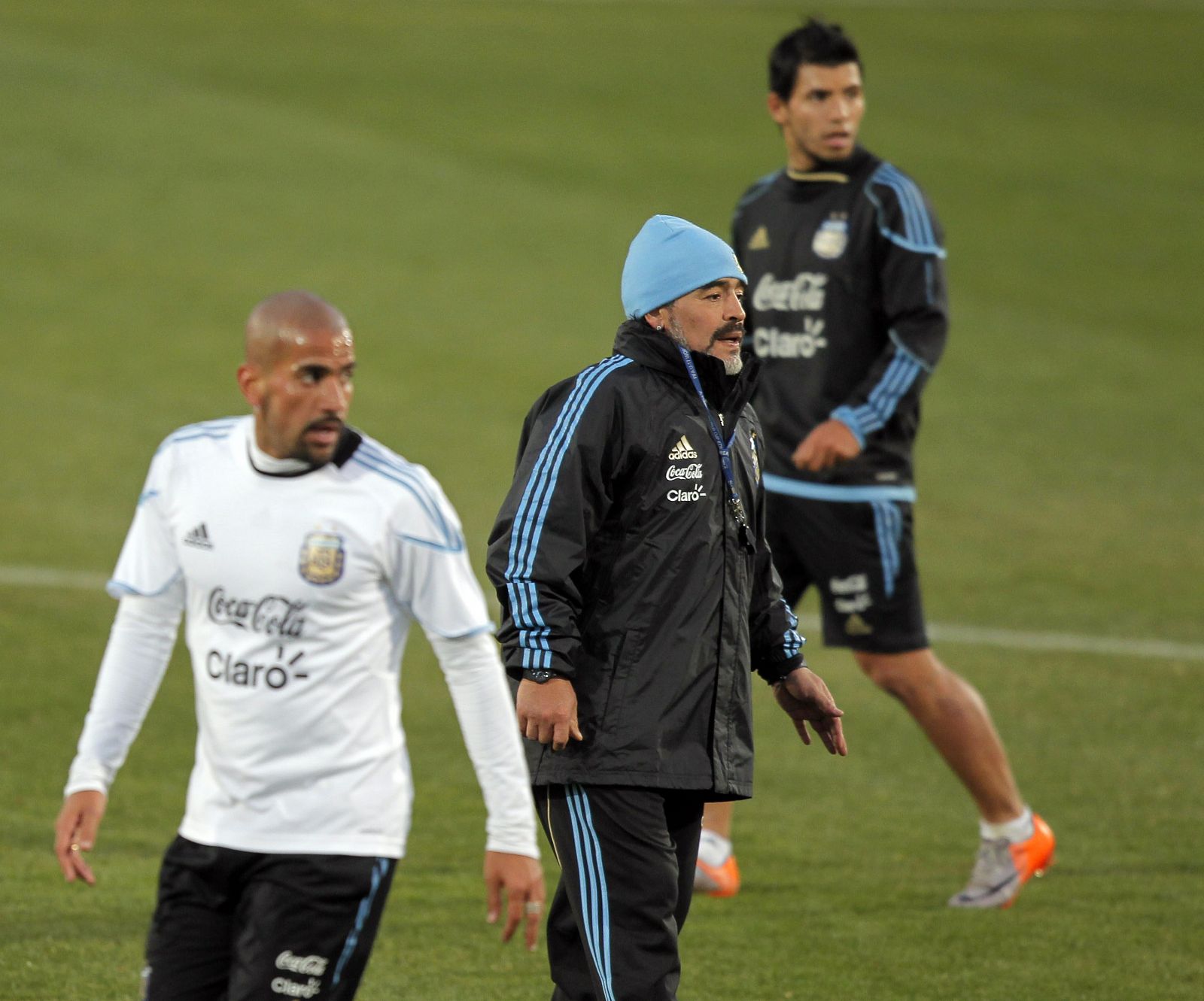 Verón, Maradona y Agüero en una sesión de entrenamiento en Pretoria