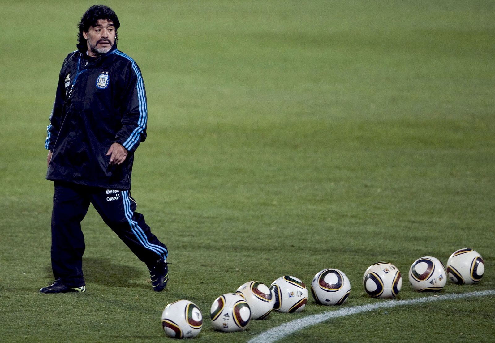 Maradona se ha venido arriba al conseguir Argentina una clasificación inmaculada para octavos en el Mundial