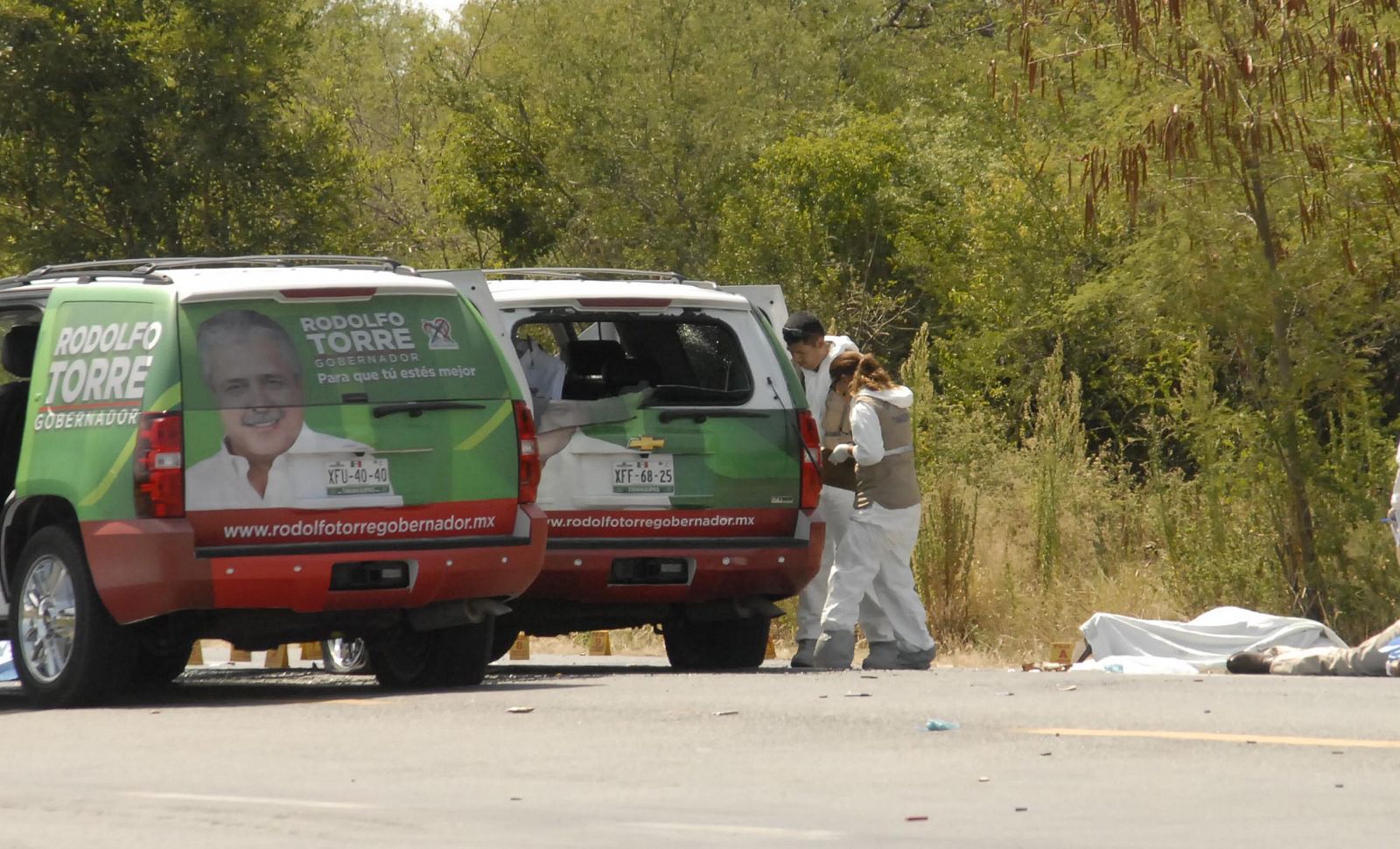 Investigadores trabajan en el lugar del asesinato