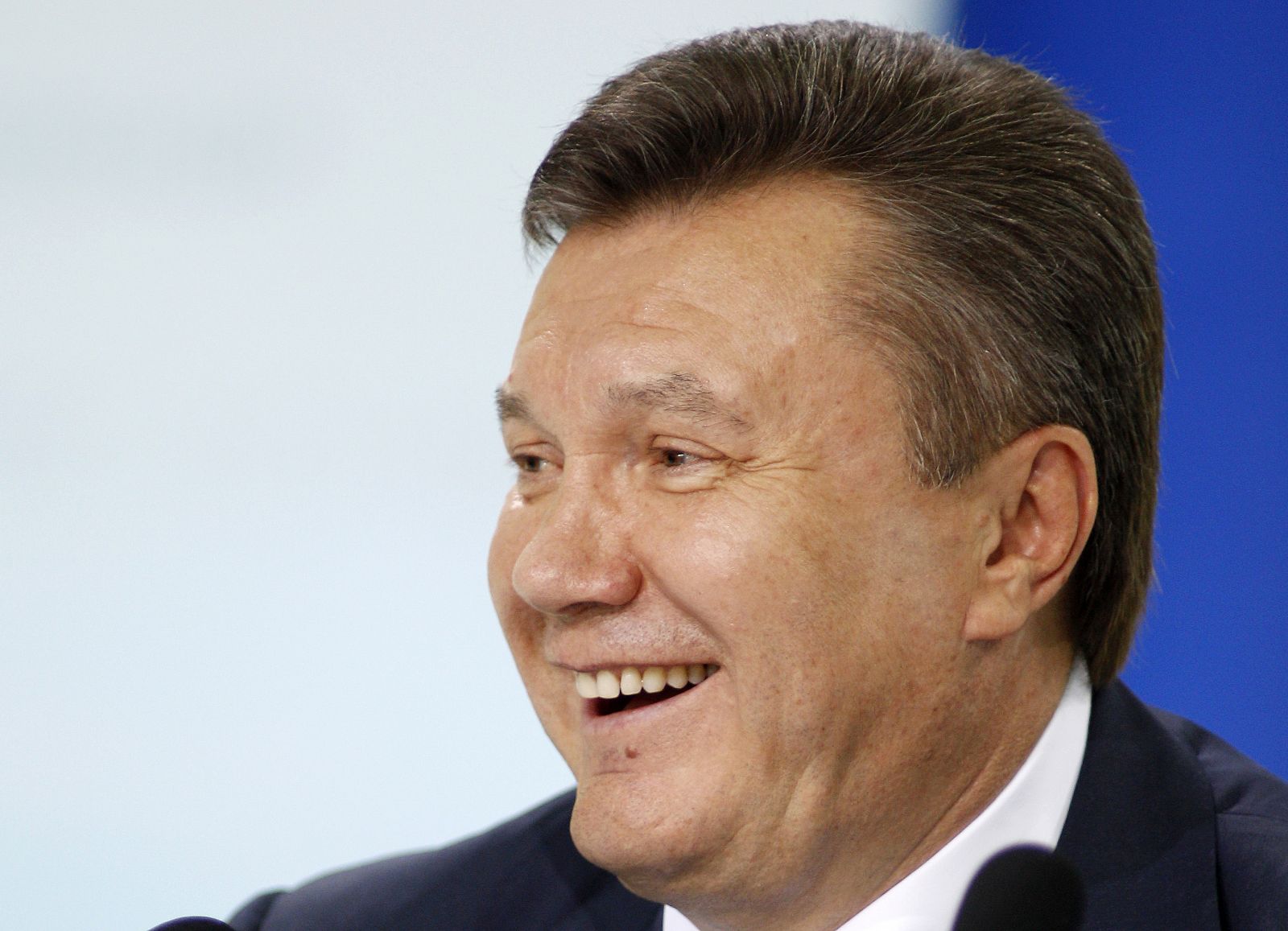 El presidente de Ucrania sonríe durante una rueda de prensa en Kiev.