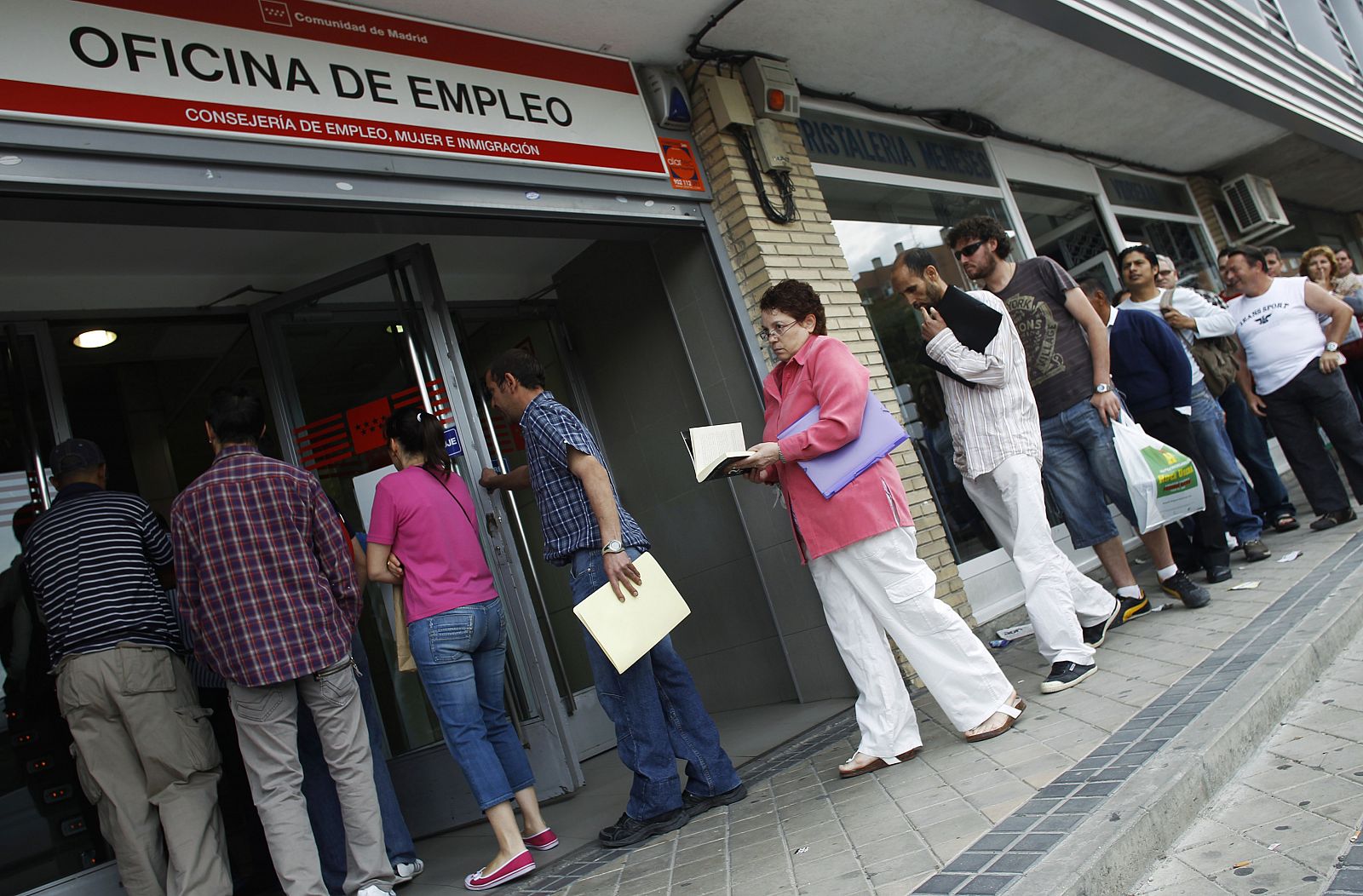 Cola del paro en Madrid