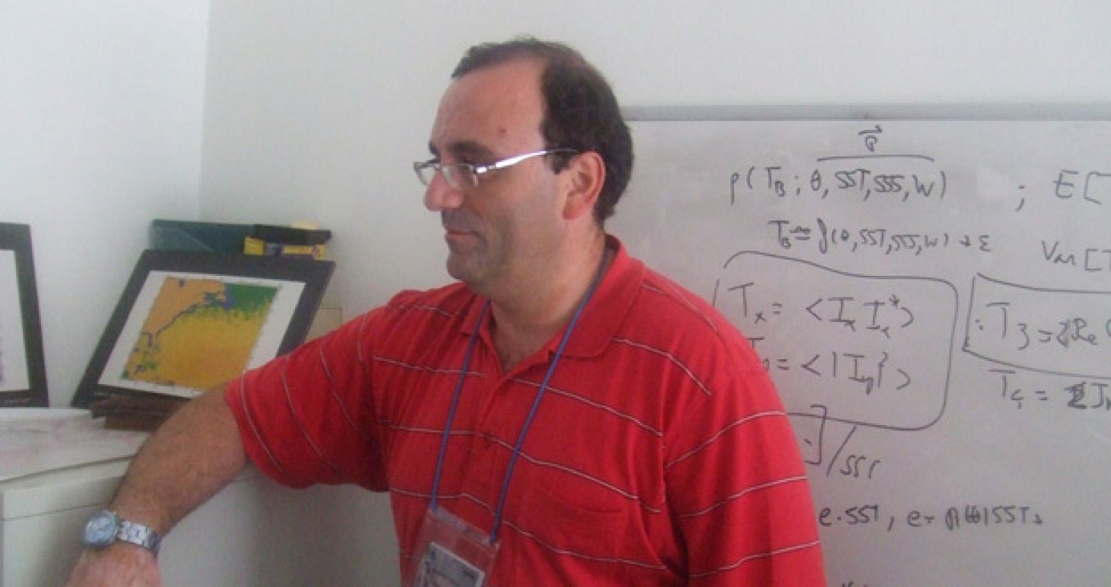 El investigador del CSIC Antonio Turiel, en su despacho del Instituo de Ciencias del Mar en Barcelona.