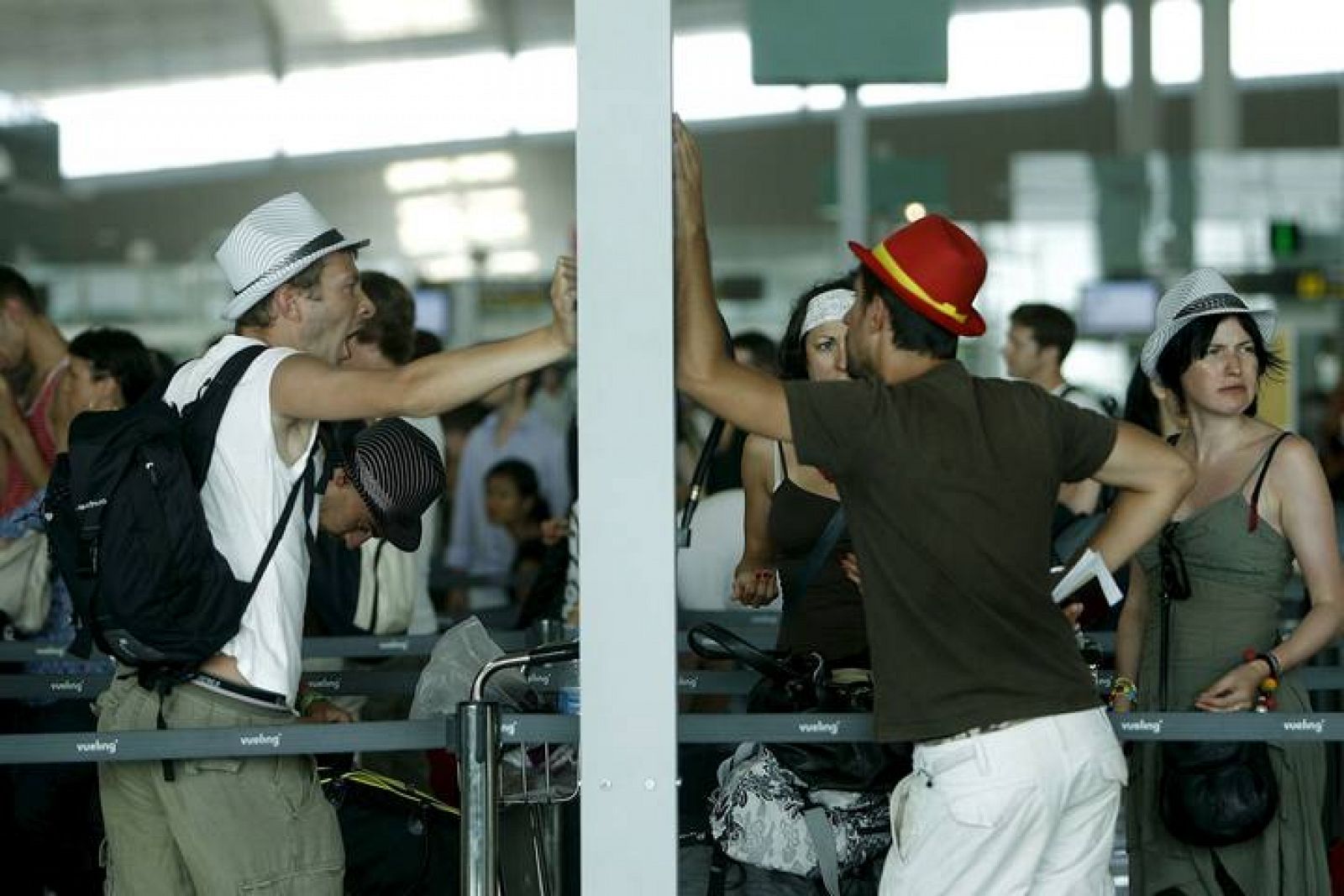 LA FALTA DE 39 CONTPasajeros esperan para facturar en la Terminal 1 del aeropuerto de El Prat de Barcelona el pasado día 19 de julio