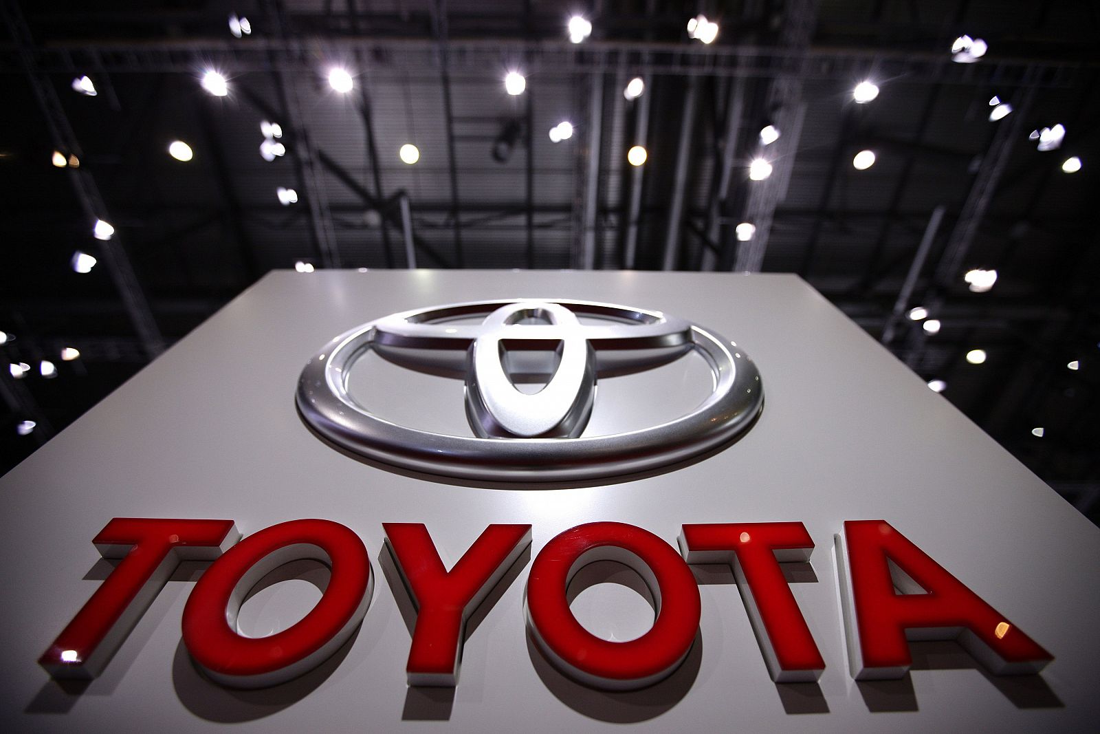 Toyota revisará algunos de sus modelos por fallos en la dirección