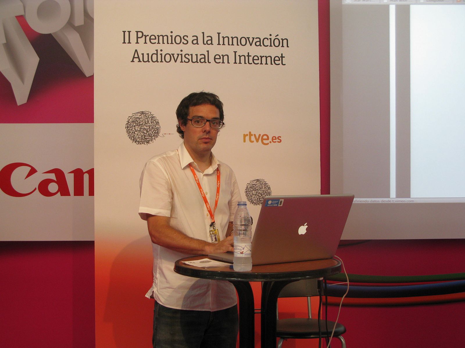 Ignacio Gómez durante la presentación de los premios INVI
