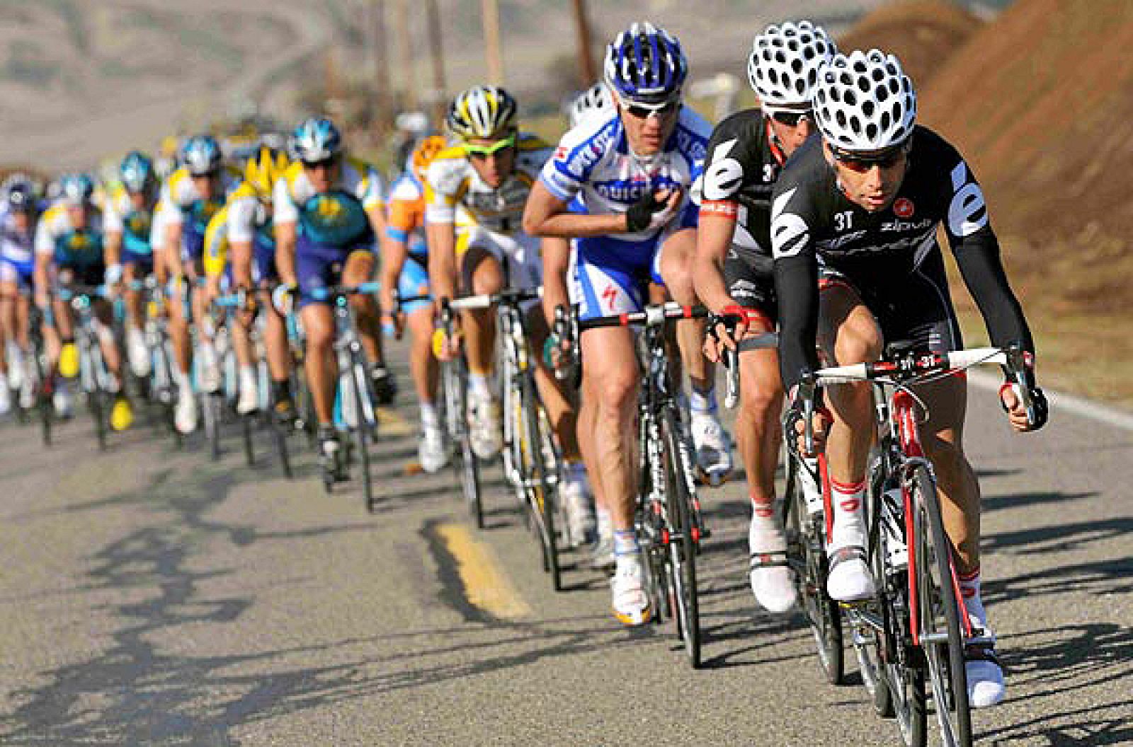 El ciclista de Villarcayo, Iñigo Cuesta, lucirá el próximo dorsal número 1 de la Vuelta Ciclista a España.