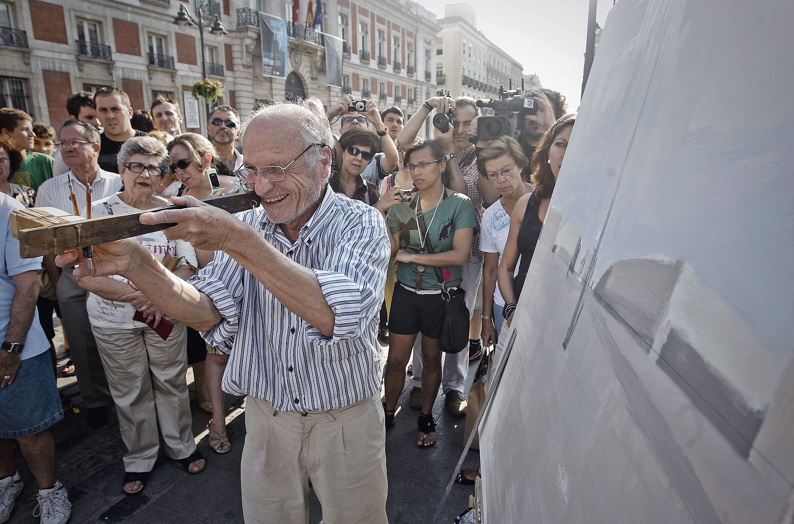 ANTONIO LÓPEZ PINTA EN LA PUERTA DEL SOL