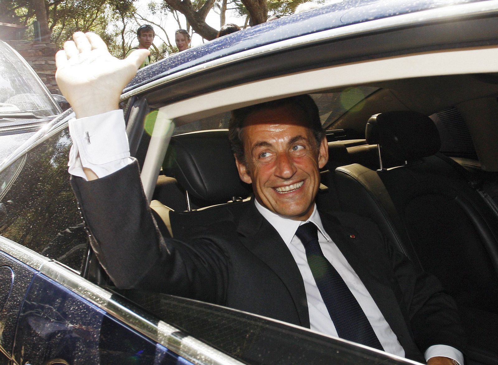 Un cura reza para que Sarkozy tenga una crisis cardiaca