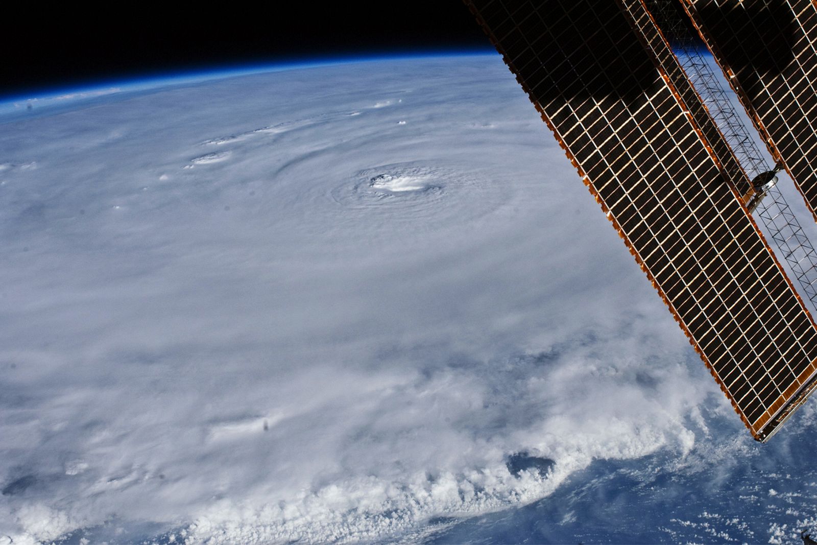 Imagen del huracán Earl visto desde la Estación Espacial Internacional.