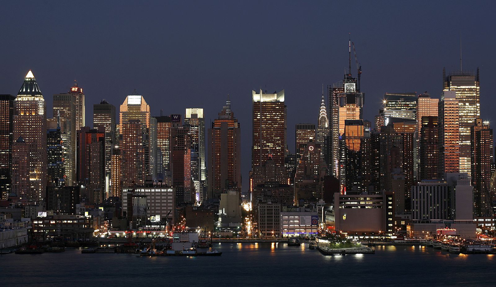 Una vista general de Manhattan por la noche