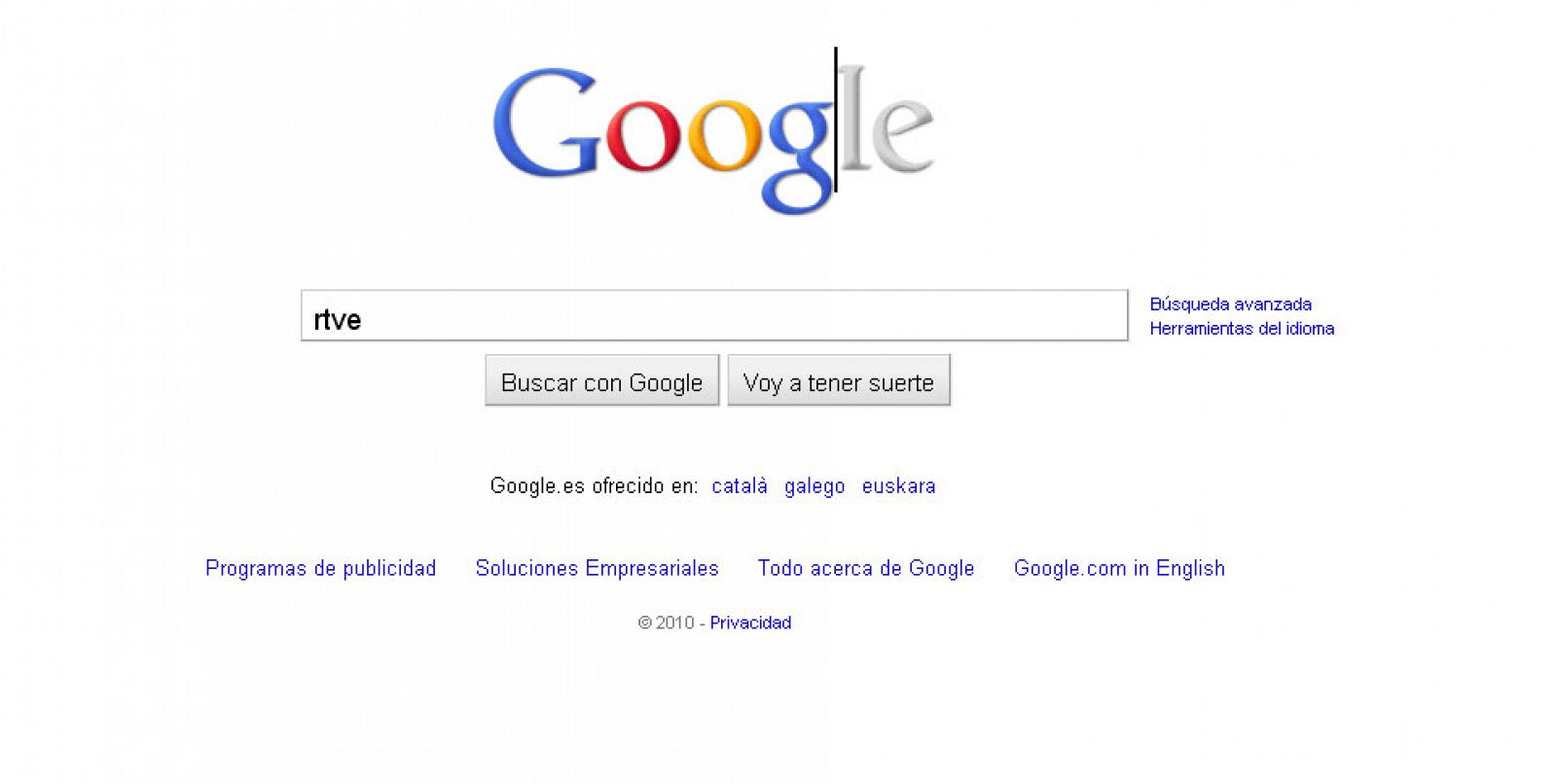 El logo de Google aparece en gris y se colorea a medida que se teclea la búsqueda