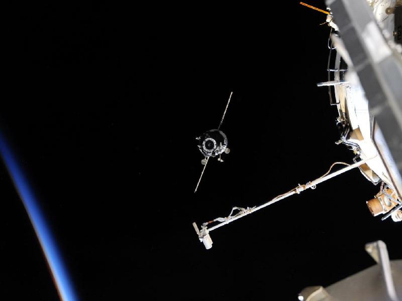 La nave rusa Progress M-07M se acopla a la ISS