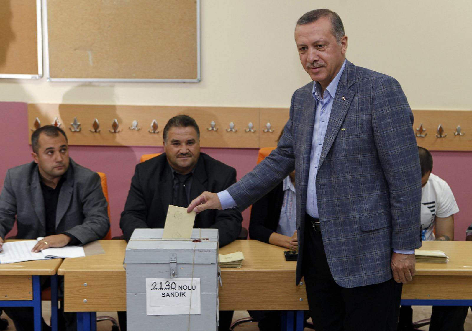 Con la aprobación de la reforma constitucional, el primer ministro turco Tayyip Erdogan ve reforzadas sus posibilidades de ser reelegido.