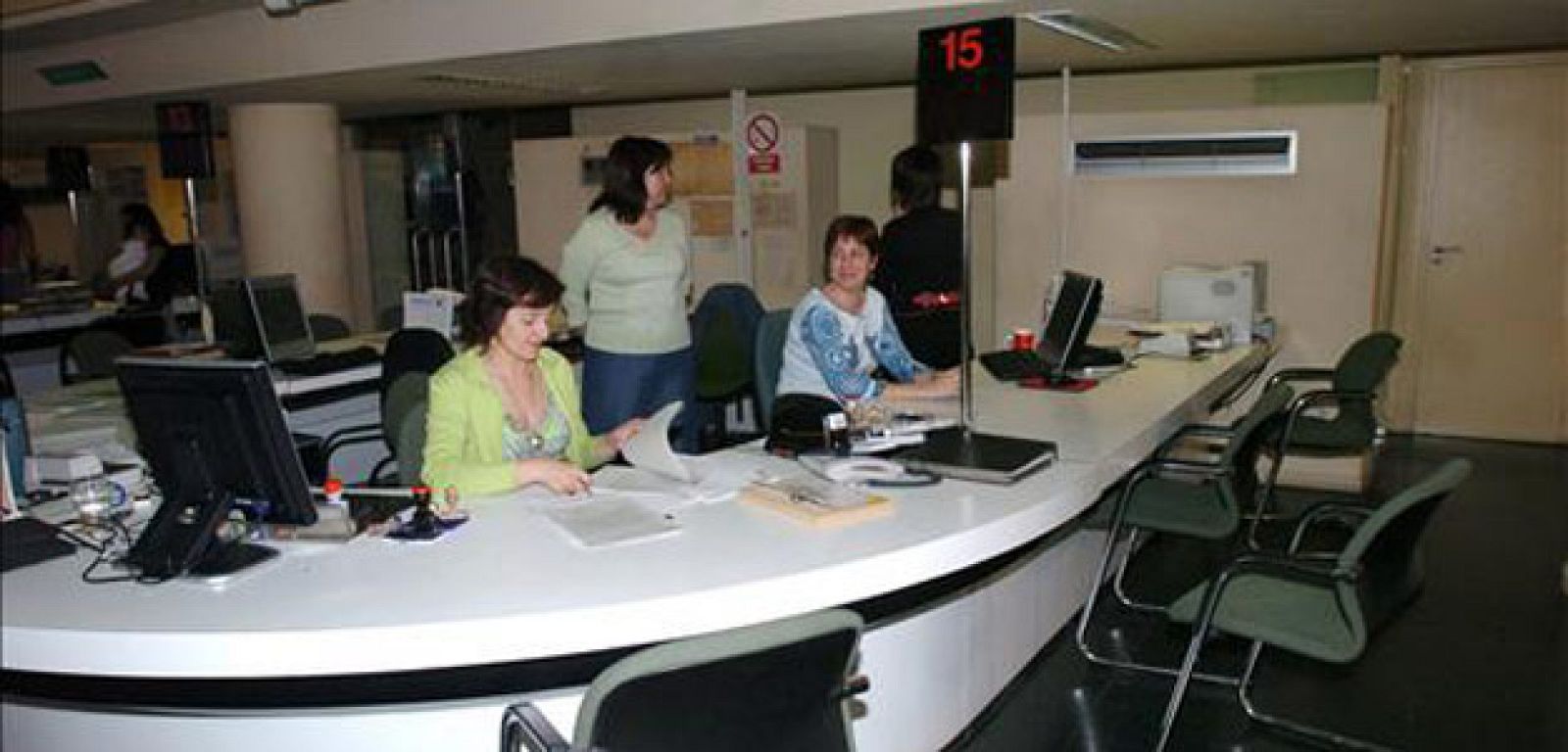 Interior de una oficina de afiliación a la Seguridad Social