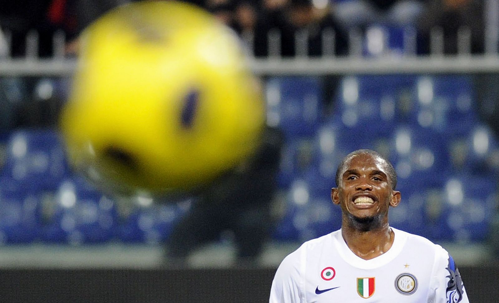 Samuel Eto'o y el Inter de Milan quieren dar el salto a los octavos de la Champions por la vía rápida.
