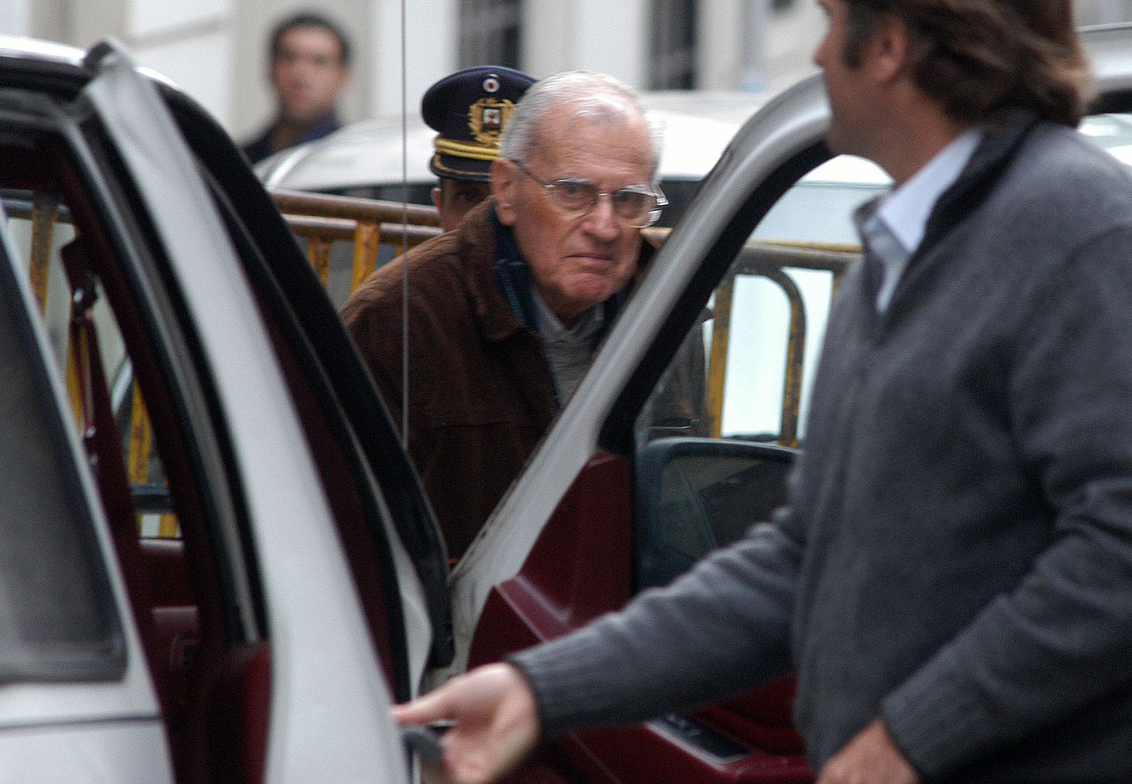 El ex presidente uruguayo Juan María Bordaberry llega a los tribunales de Montevideo.