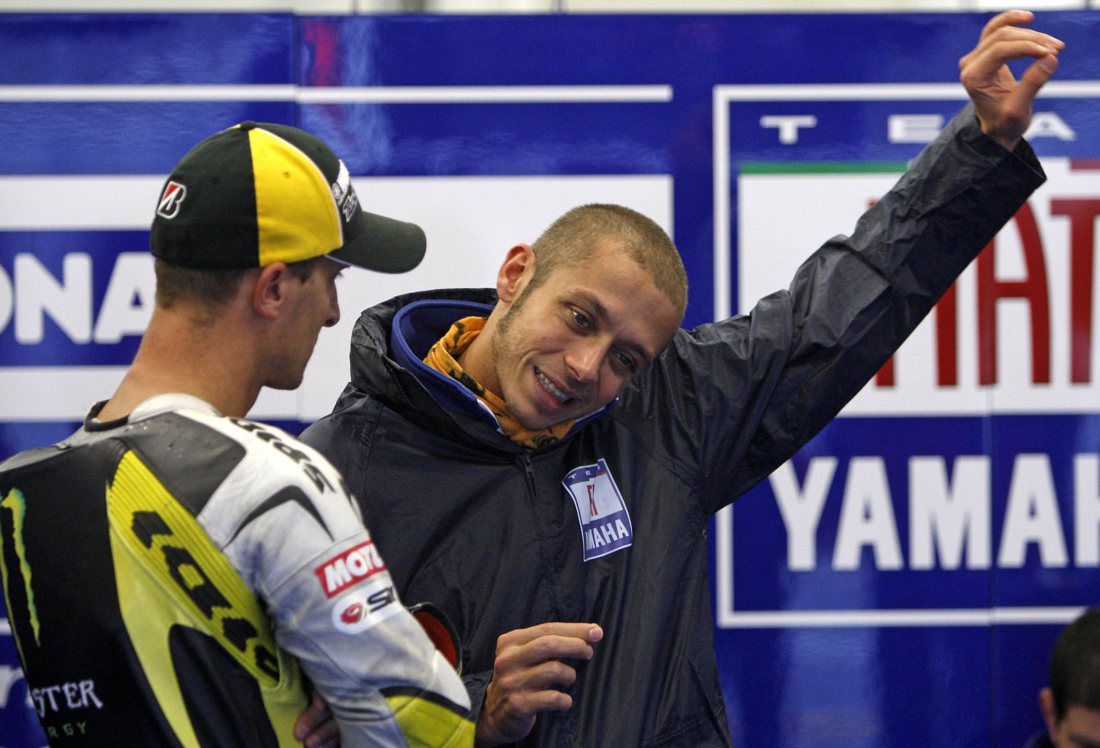 Valentino Rossi, junto a Colin Edwards en el pasado GP de Portugal, donde el italiano terminó segundo.