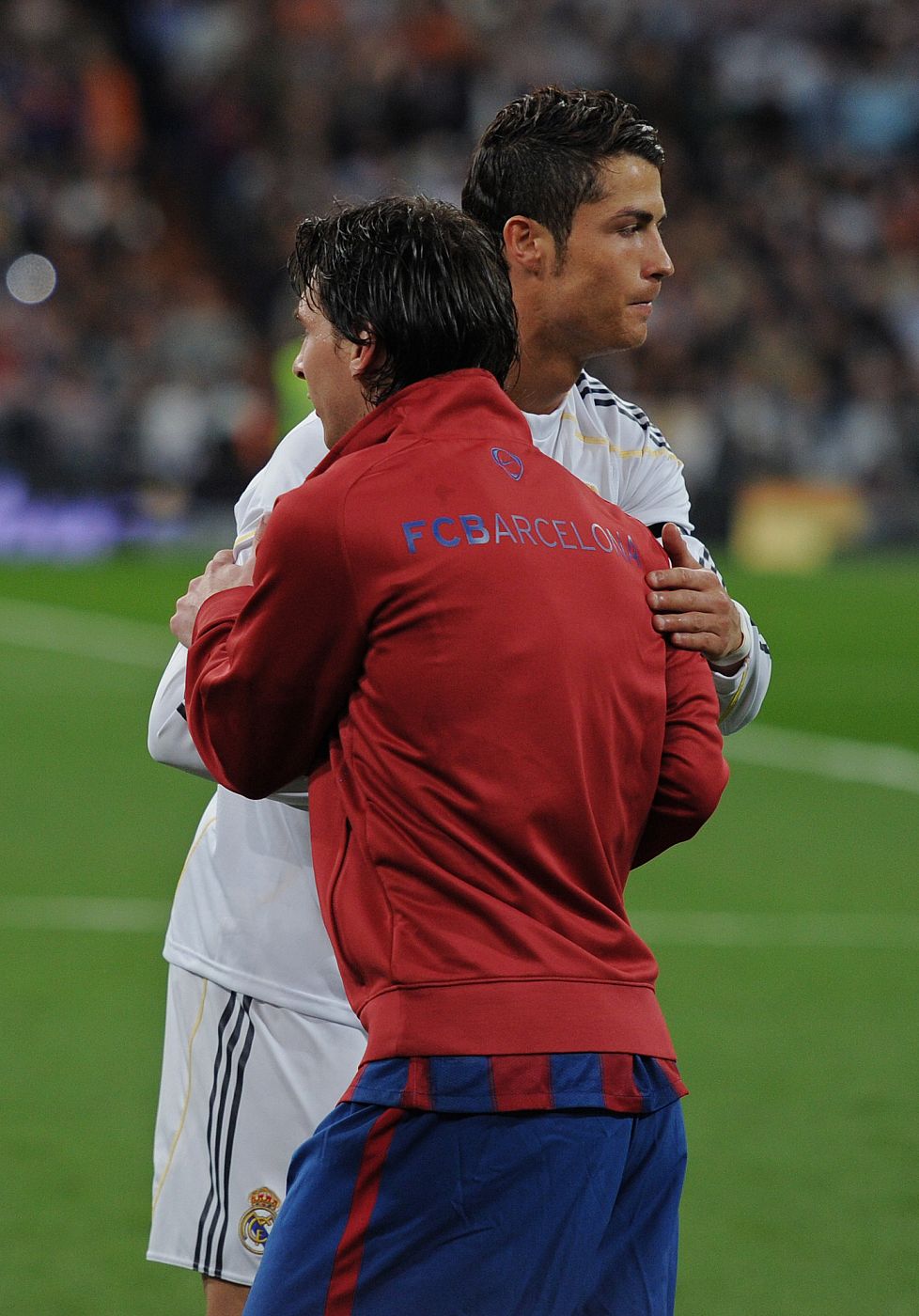 Messi y Ronaldo simbolizan en el campo el poder de Barça y Madrid.
