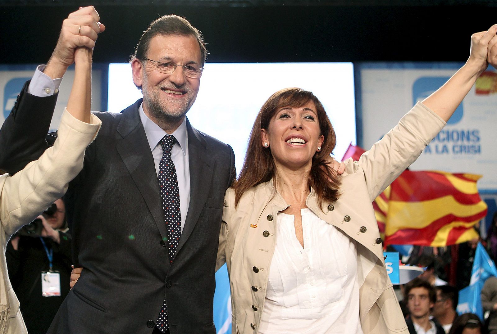 Rajoy y Sánchez-Camacho participan en el mitin central en Hospitalet de Llobregat.
