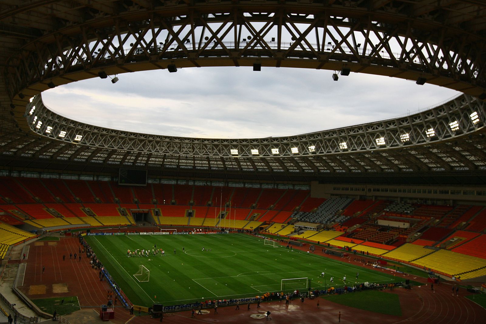 Vista general del estadio Luznhinki de Moscú desde el interior