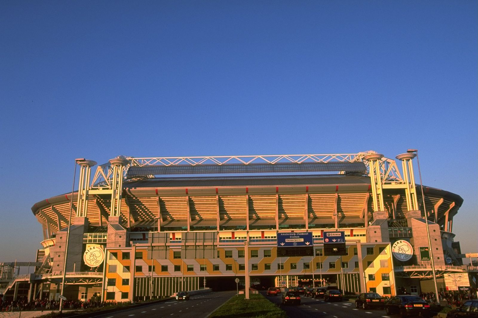 Vista general del estadio Amsterdam Arena desde el exterior