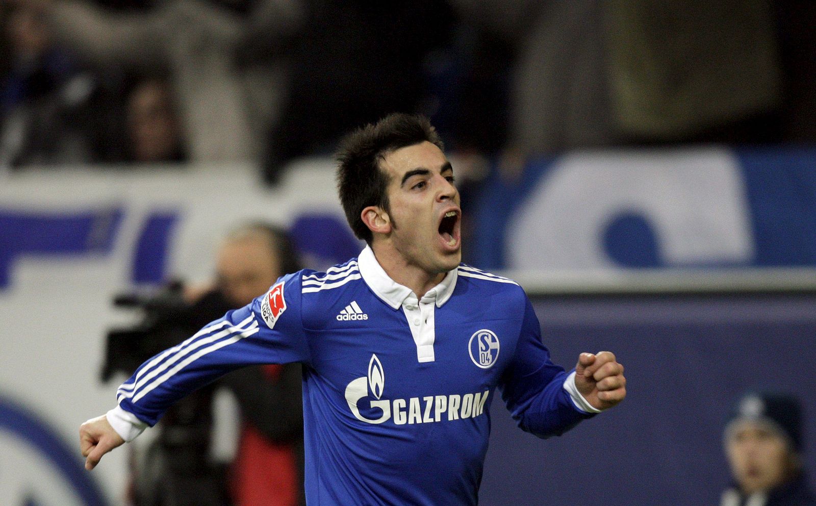 El jugador español del Schalke, José Manuel Jurado, celebra tras marcar un gol al Bayern de Munich.