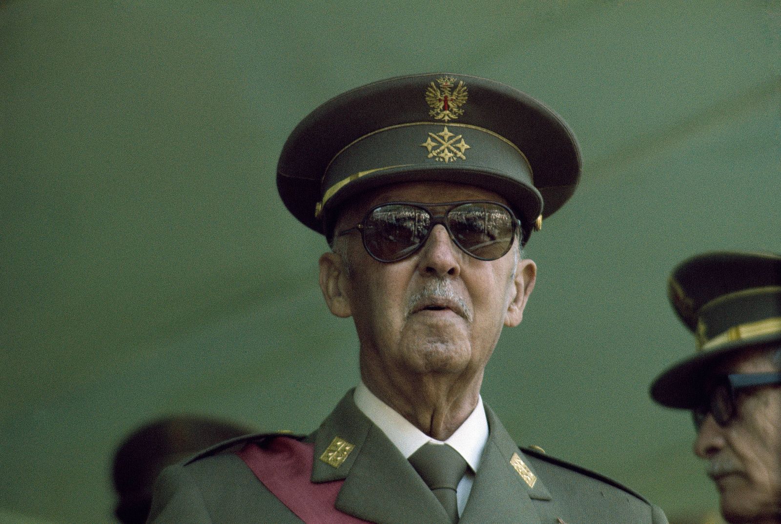 Francisco Franco vestido de uniforme militar en 1975