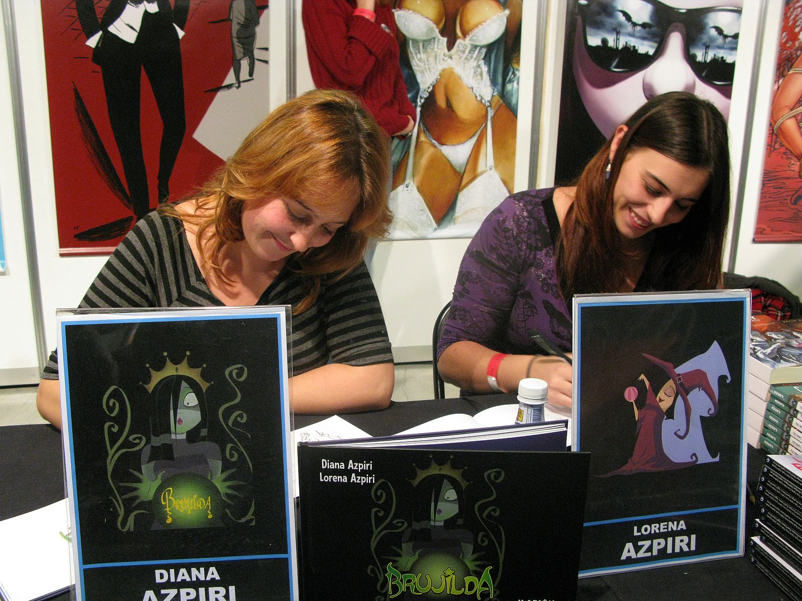 Diana y Lorena Azpiri firmadon ejemplares en Expocómic