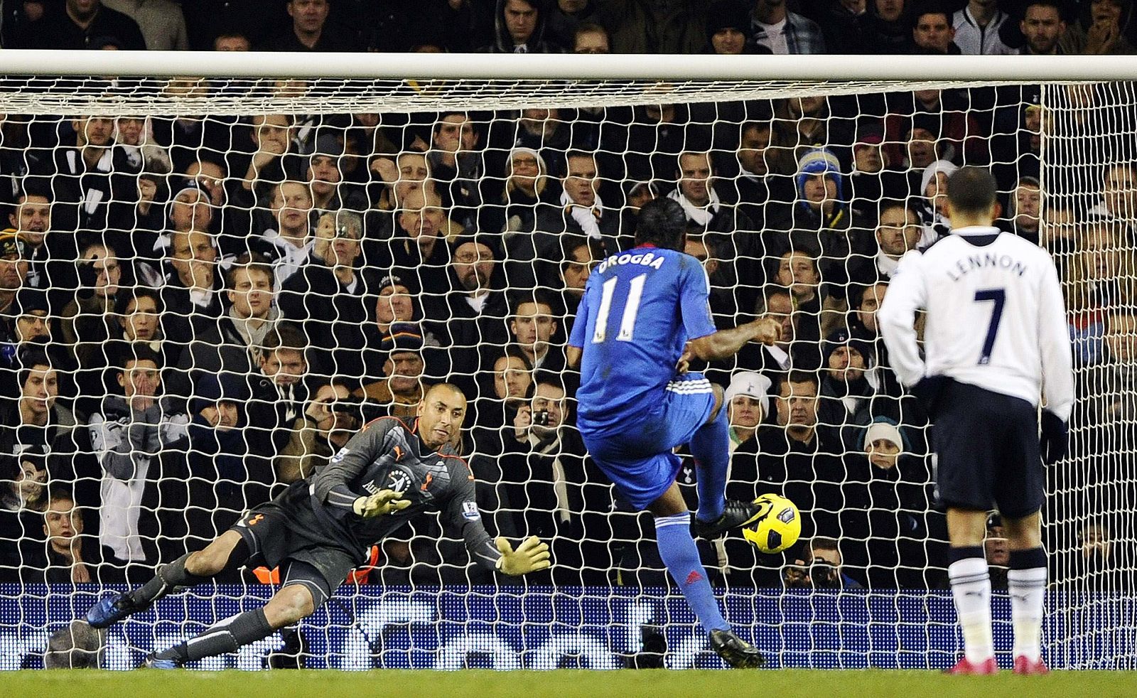 El meta de Tottenham, Gomez, detuvo un penalti a Drogba que podía haber sido la victoria del Chelsea.