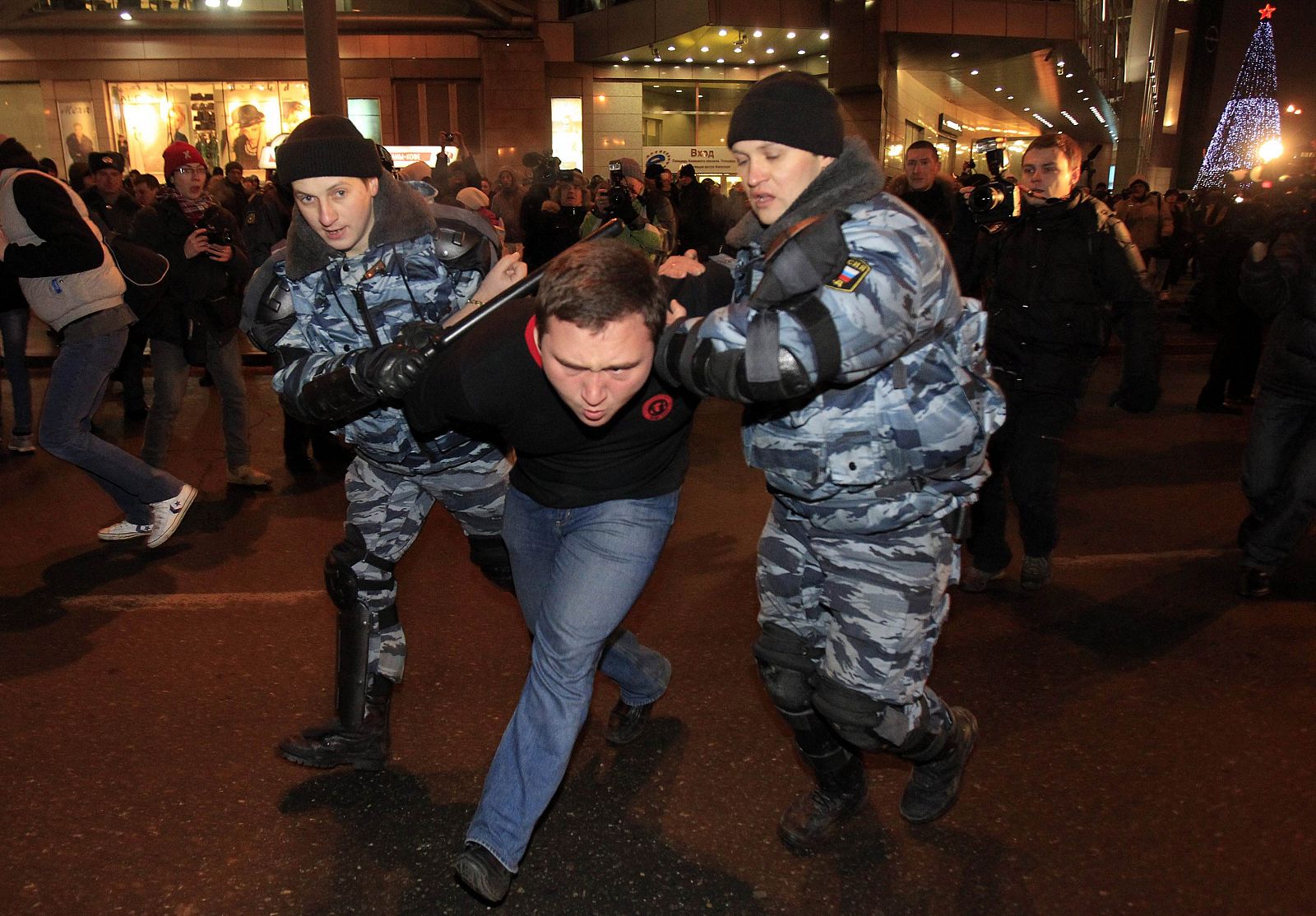 La Policía rusa ha detenido a centenares de personas para evitar disturbios étnicos.