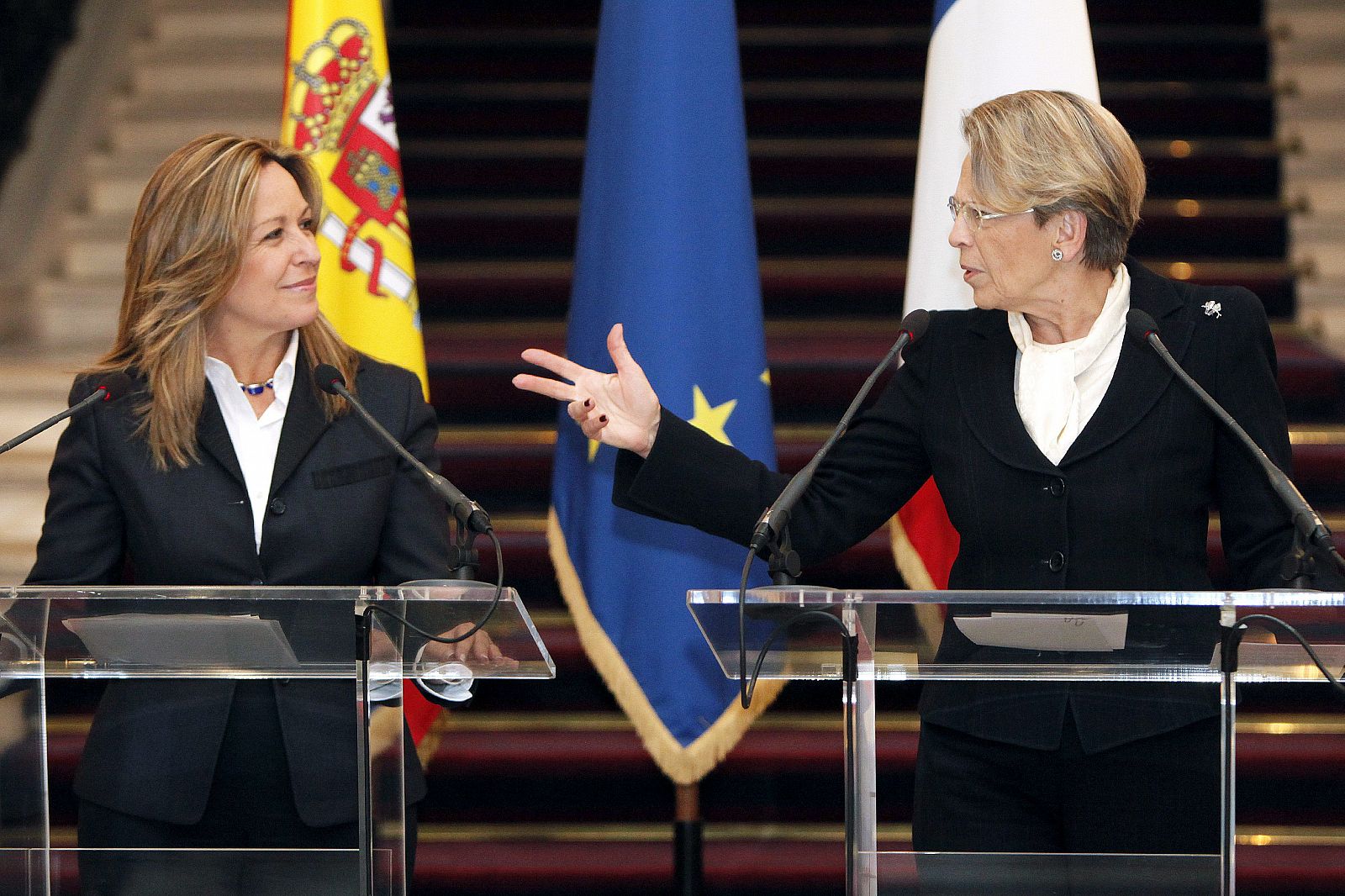La ministra de Exteriores española, con su homóloga francesa en París.