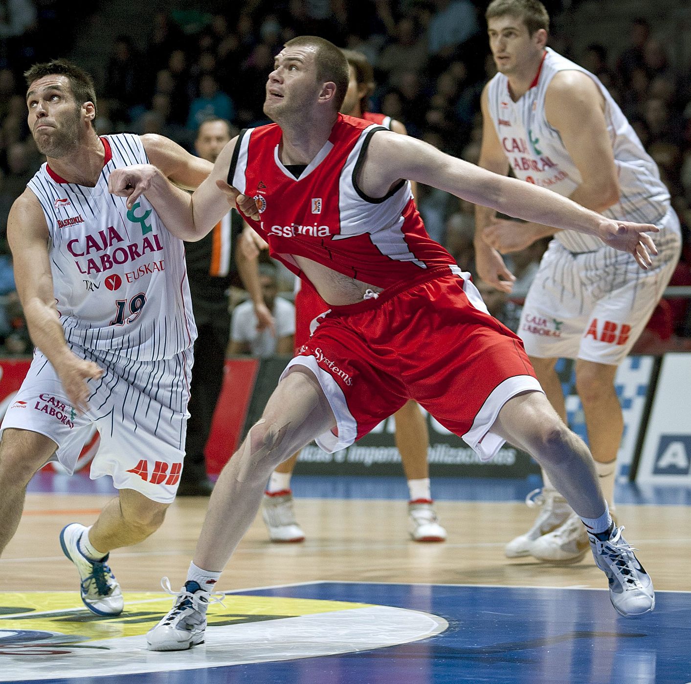 Fernando San Emeterio (izquierda) en el partido ante el Assignia Manresa