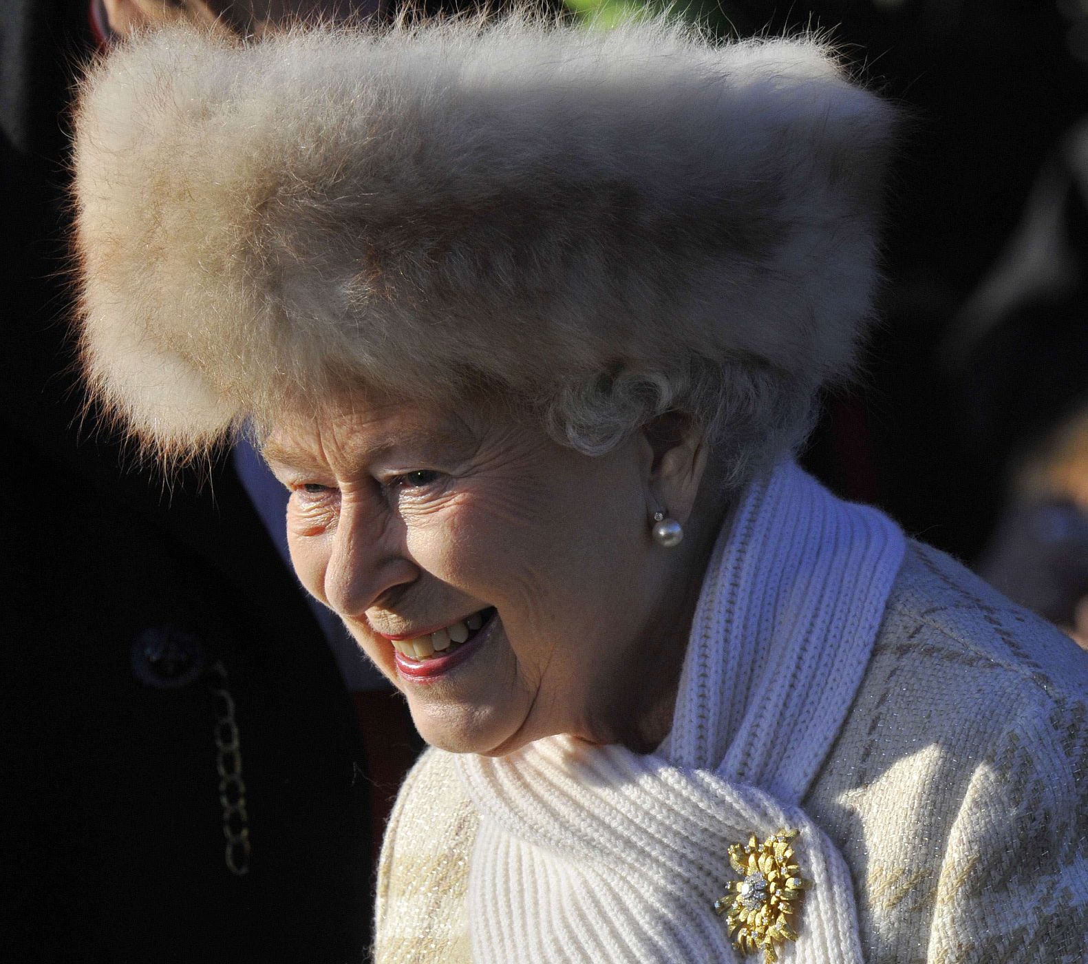 La reina Isabel II de Inglaterra se ha mostrado muy contenta por el nacimiento de su primera biznieta.