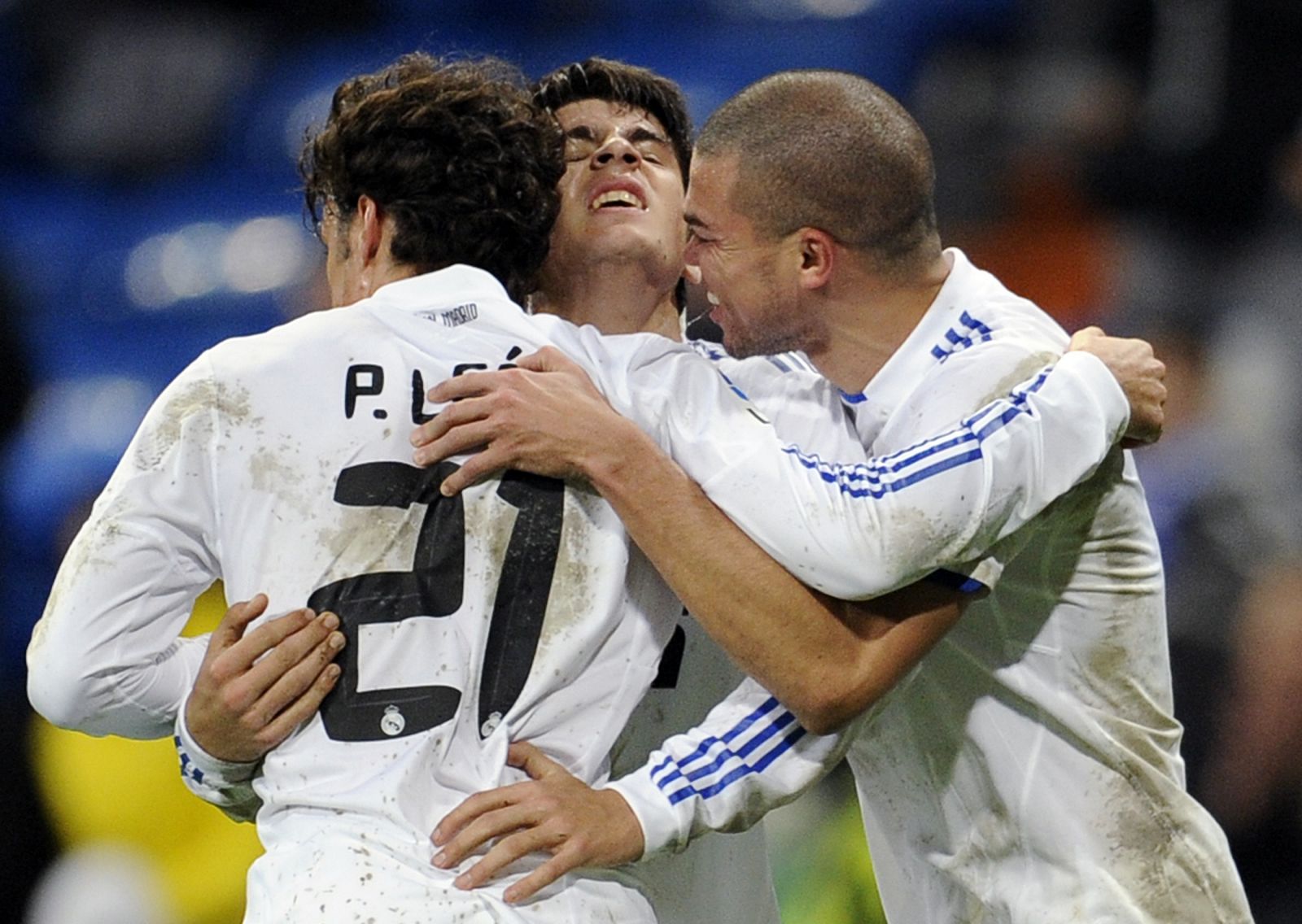 Los jugadores del Real Madrid, Leon, Pepe y Morata celebran un gol de su equipo.