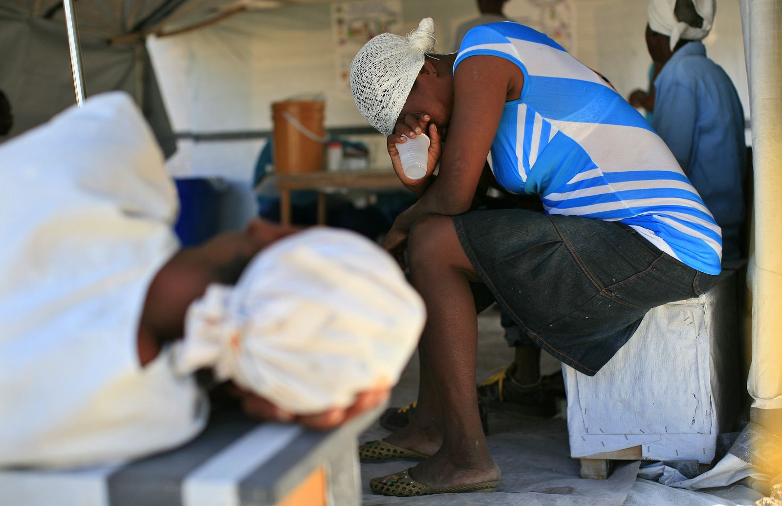 Las mujeres sufren ataques por las noches en los campamentos haitianos