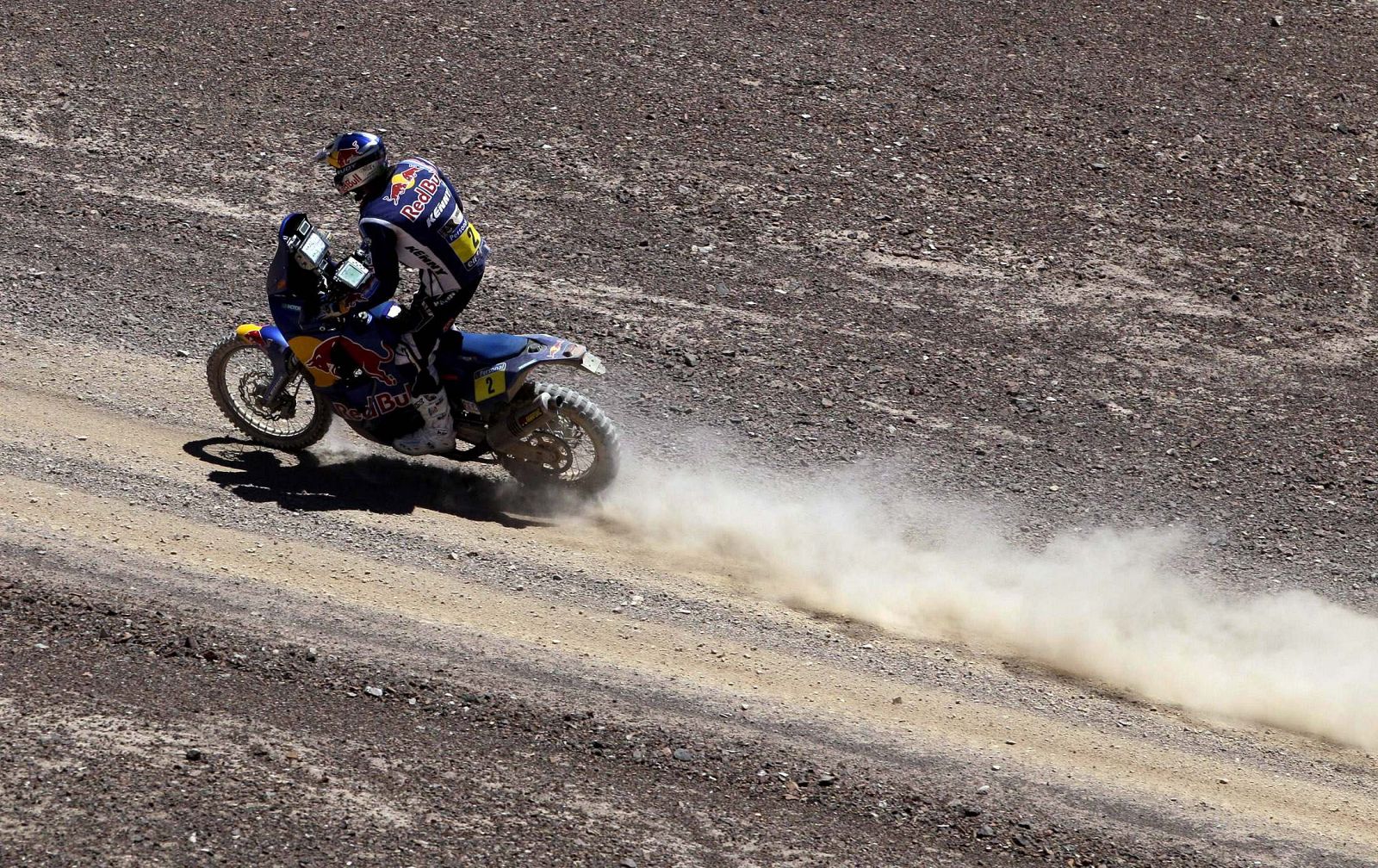 El piloto de motos francés, Cyril Despres, durante la 4ª etapa del Dakar 2011 entre Jujuy y Calama.